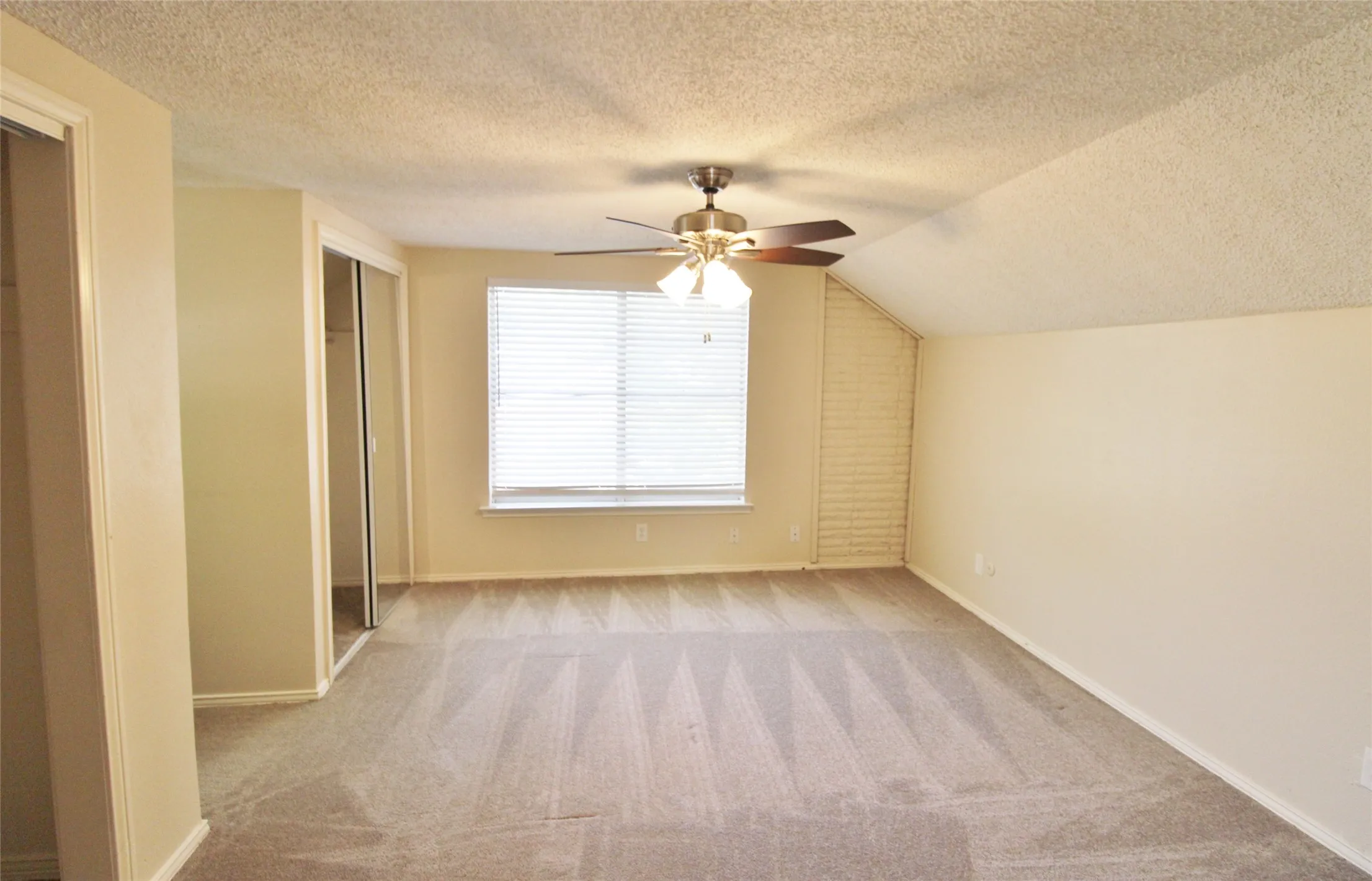 Single Family Residence For Rent in Dallas County , 900 Valley Ridge Drive, De Soto, Texas 75115, 4 Bedroom, 3 Bathroom, 2 Garage spaces, 2,190 Sqft, built in 1963, mls#21344770, Real Estate Agent in De Soto, Homes For Rent in Dallas county, Homes For Rent in De Soto, Realtor in De Soto Texas, Real Estate Brokerage Independent Realty Texas, Luminita Cordes Realtor
