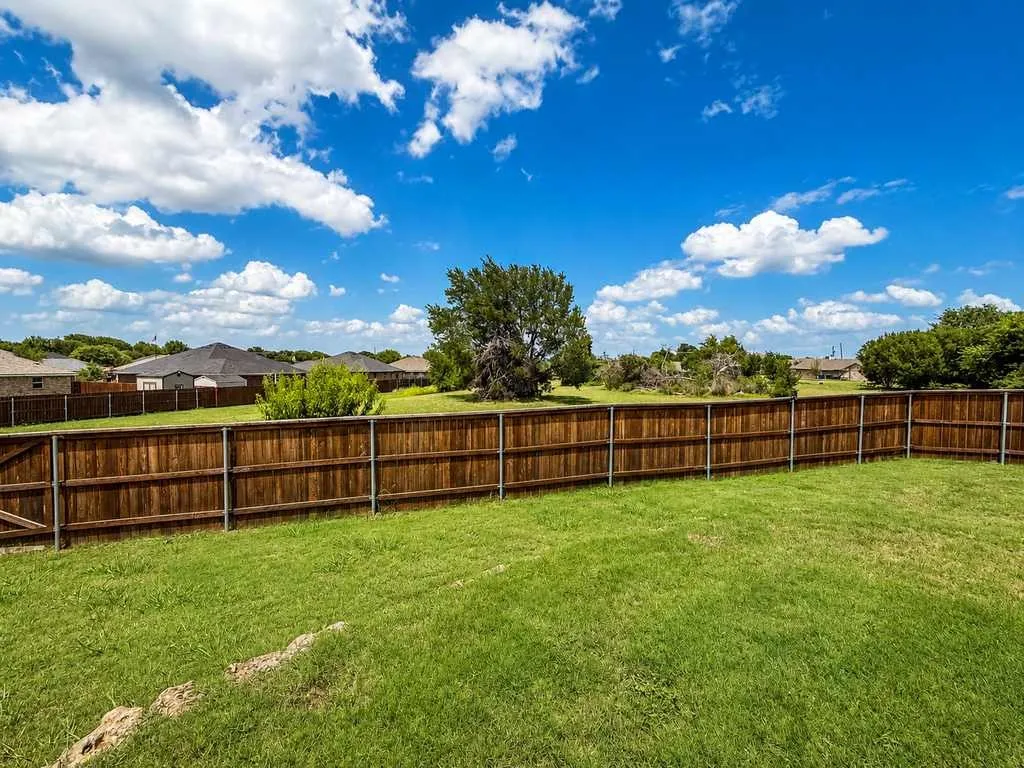 Single Family Residence For Sale in Mc Lennan County , 4401 Lacey Circle, Waco, Texas 76708, 4 Bedroom, 2 Bathroom, 2 Garage spaces, 2,072 Sqft, built in 2006, mls#21343446, Real Estate Agent in Waco, Homes For Sale in Mc Lennan county, Homes For Sale in Waco, Realtor in Waco Texas, Real Estate Brokerage Independent Realty Texas, Luminita Cordes Realtor