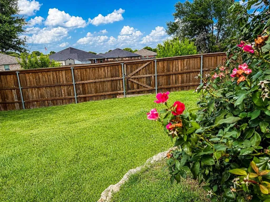 Single Family Residence For Sale in Mc Lennan County , 4401 Lacey Circle, Waco, Texas 76708, 4 Bedroom, 2 Bathroom, 2 Garage spaces, 2,072 Sqft, built in 2006, mls#21343446, Real Estate Agent in Waco, Homes For Sale in Mc Lennan county, Homes For Sale in Waco, Realtor in Waco Texas, Real Estate Brokerage Independent Realty Texas, Luminita Cordes Realtor