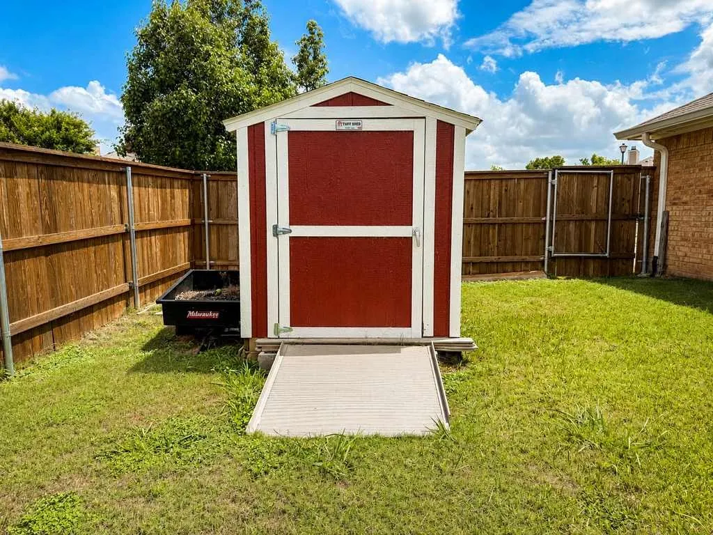 Single Family Residence For Sale in Mc Lennan County , 4401 Lacey Circle, Waco, Texas 76708, 4 Bedroom, 2 Bathroom, 2 Garage spaces, 2,072 Sqft, built in 2006, mls#21343446, Real Estate Agent in Waco, Homes For Sale in Mc Lennan county, Homes For Sale in Waco, Realtor in Waco Texas, Real Estate Brokerage Independent Realty Texas, Luminita Cordes Realtor