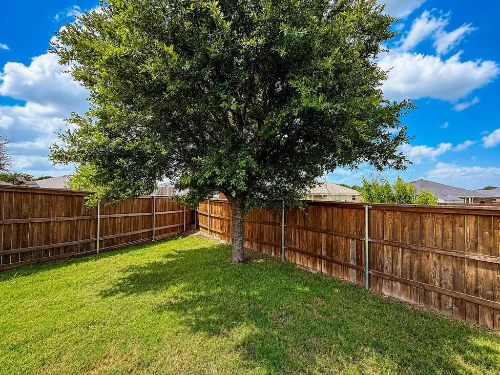 Single Family Residence For Sale in Mc Lennan County , 4401 Lacey Circle, Waco, Texas 76708, 4 Bedroom, 2 Bathroom, 2 Garage spaces, 2,072 Sqft, built in 2006, mls#21343446, Real Estate Agent in Waco, Homes For Sale in Mc Lennan county, Homes For Sale in Waco, Realtor in Waco Texas, Real Estate Brokerage Independent Realty Texas, Luminita Cordes Realtor