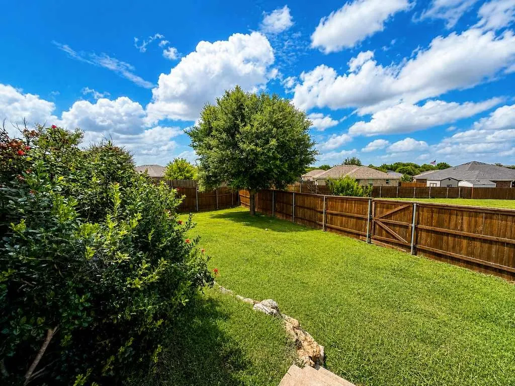 Single Family Residence For Sale in Mc Lennan County , 4401 Lacey Circle, Waco, Texas 76708, 4 Bedroom, 2 Bathroom, 2 Garage spaces, 2,072 Sqft, built in 2006, mls#21343446, Real Estate Agent in Waco, Homes For Sale in Mc Lennan county, Homes For Sale in Waco, Realtor in Waco Texas, Real Estate Brokerage Independent Realty Texas, Luminita Cordes Realtor