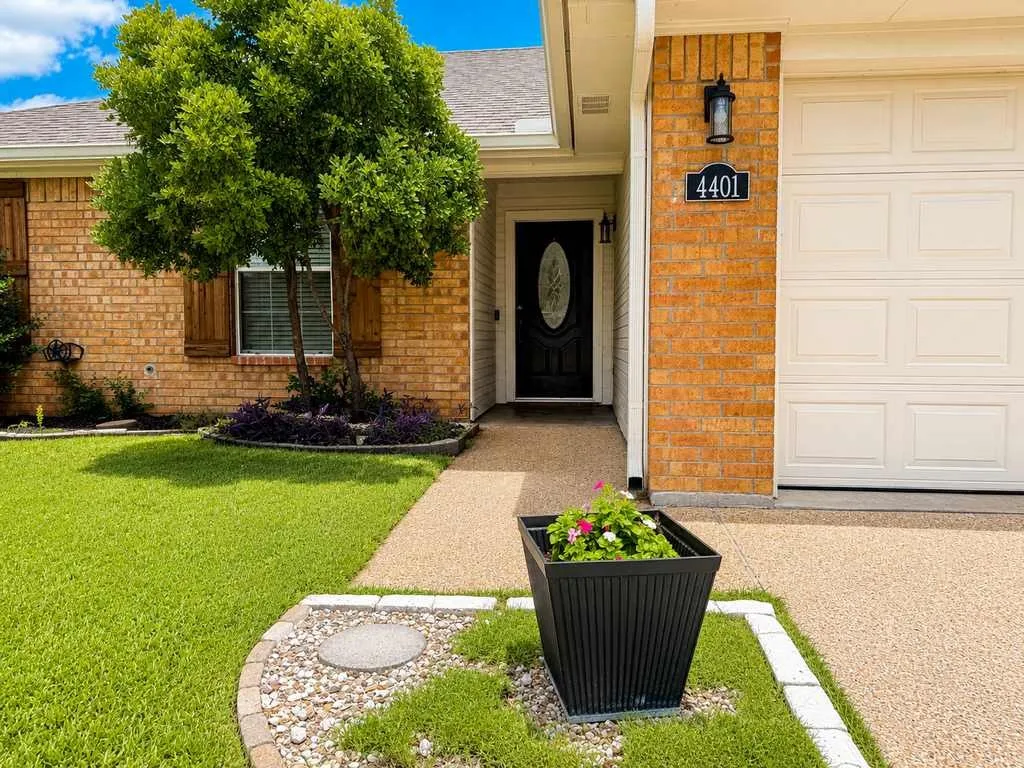 Single Family Residence For Sale in Mc Lennan County , 4401 Lacey Circle, Waco, Texas 76708, 4 Bedroom, 2 Bathroom, 2 Garage spaces, 2,072 Sqft, built in 2006, mls#21343446, Real Estate Agent in Waco, Homes For Sale in Mc Lennan county, Homes For Sale in Waco, Realtor in Waco Texas, Real Estate Brokerage Independent Realty Texas, Luminita Cordes Realtor