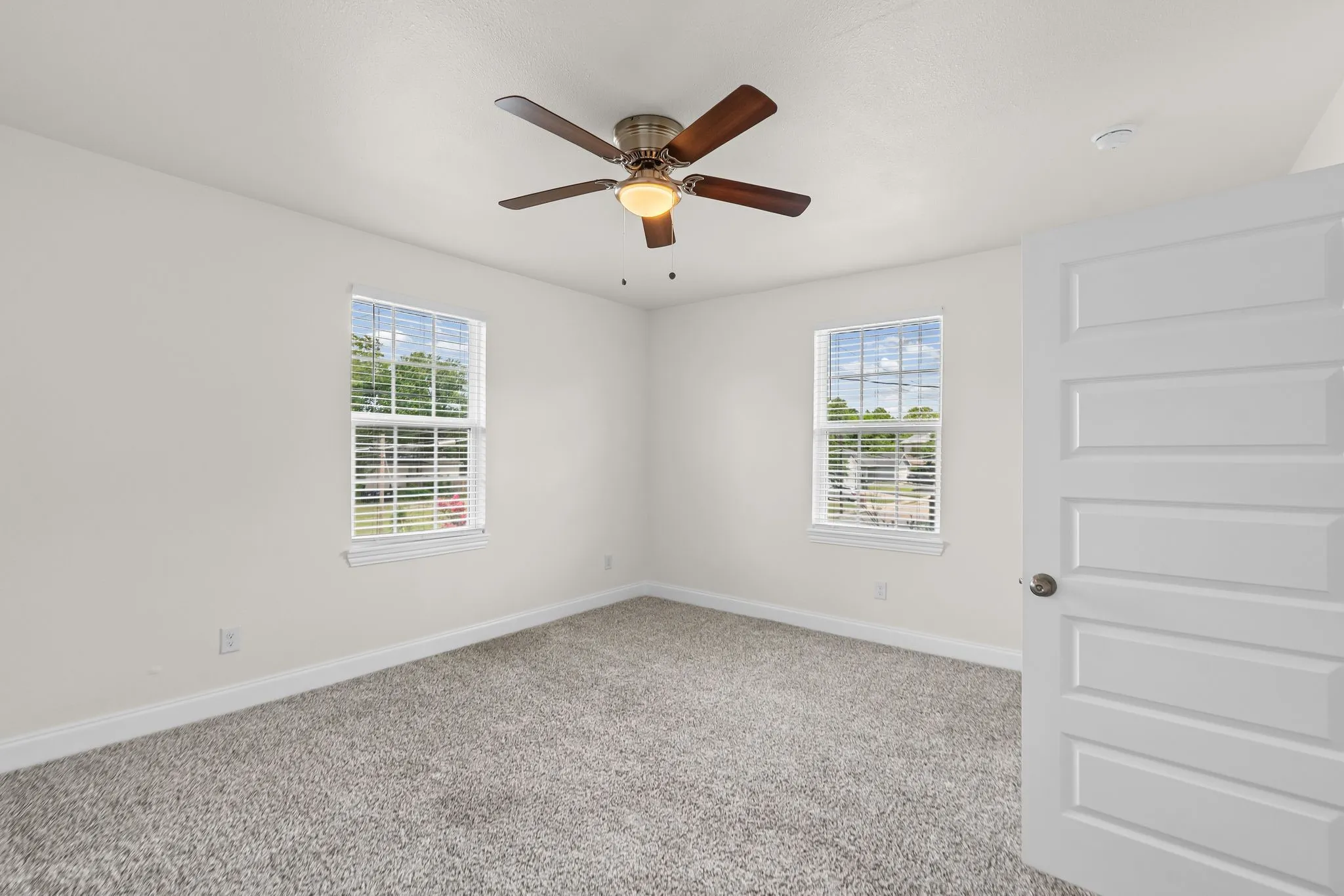 Apartment For Rent in Hunt County , 2005 Wesley Street 3, Greenville, Texas 75401, 2 Bedroom, 1 Bathroom, Garage spaces, 1,056 Sqft, built in 1950, mls#21344775, Real Estate Agent in Greenville, Homes For Rent in Hunt county, Homes For Rent in Greenville, Realtor in Greenville Texas, Real Estate Brokerage Independent Realty Texas, Luminita Cordes Realtor