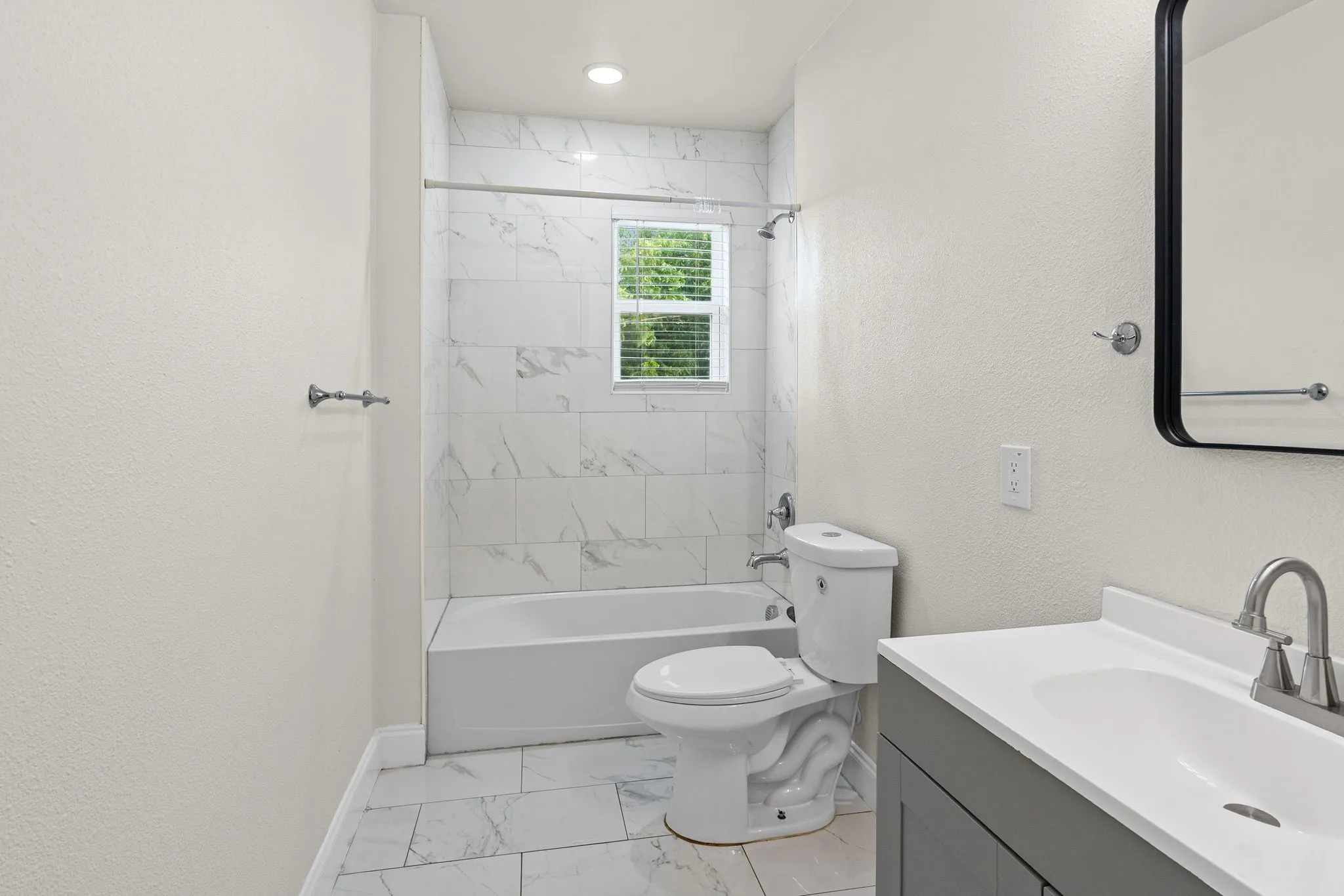 Apartment For Rent in Hunt County , 2005 Wesley Street 3, Greenville, Texas 75401, 2 Bedroom, 1 Bathroom, Garage spaces, 1,056 Sqft, built in 1950, mls#21344775, Real Estate Agent in Greenville, Homes For Rent in Hunt county, Homes For Rent in Greenville, Realtor in Greenville Texas, Real Estate Brokerage Independent Realty Texas, Luminita Cordes Realtor