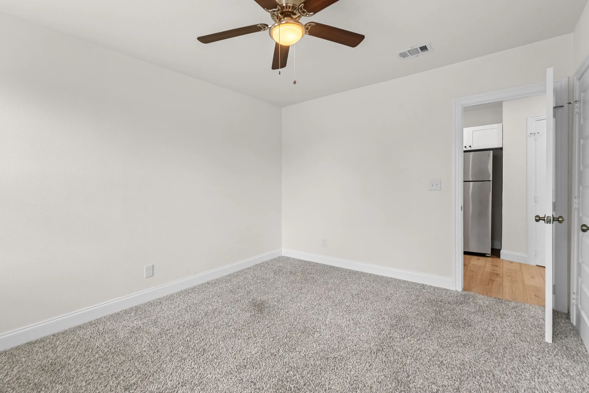 Apartment For Rent in Hunt County , 2005 Wesley Street 3, Greenville, Texas 75401, 2 Bedroom, 1 Bathroom, Garage spaces, 1,056 Sqft, built in 1950, mls#21344775, Real Estate Agent in Greenville, Homes For Rent in Hunt county, Homes For Rent in Greenville, Realtor in Greenville Texas, Real Estate Brokerage Independent Realty Texas, Luminita Cordes Realtor