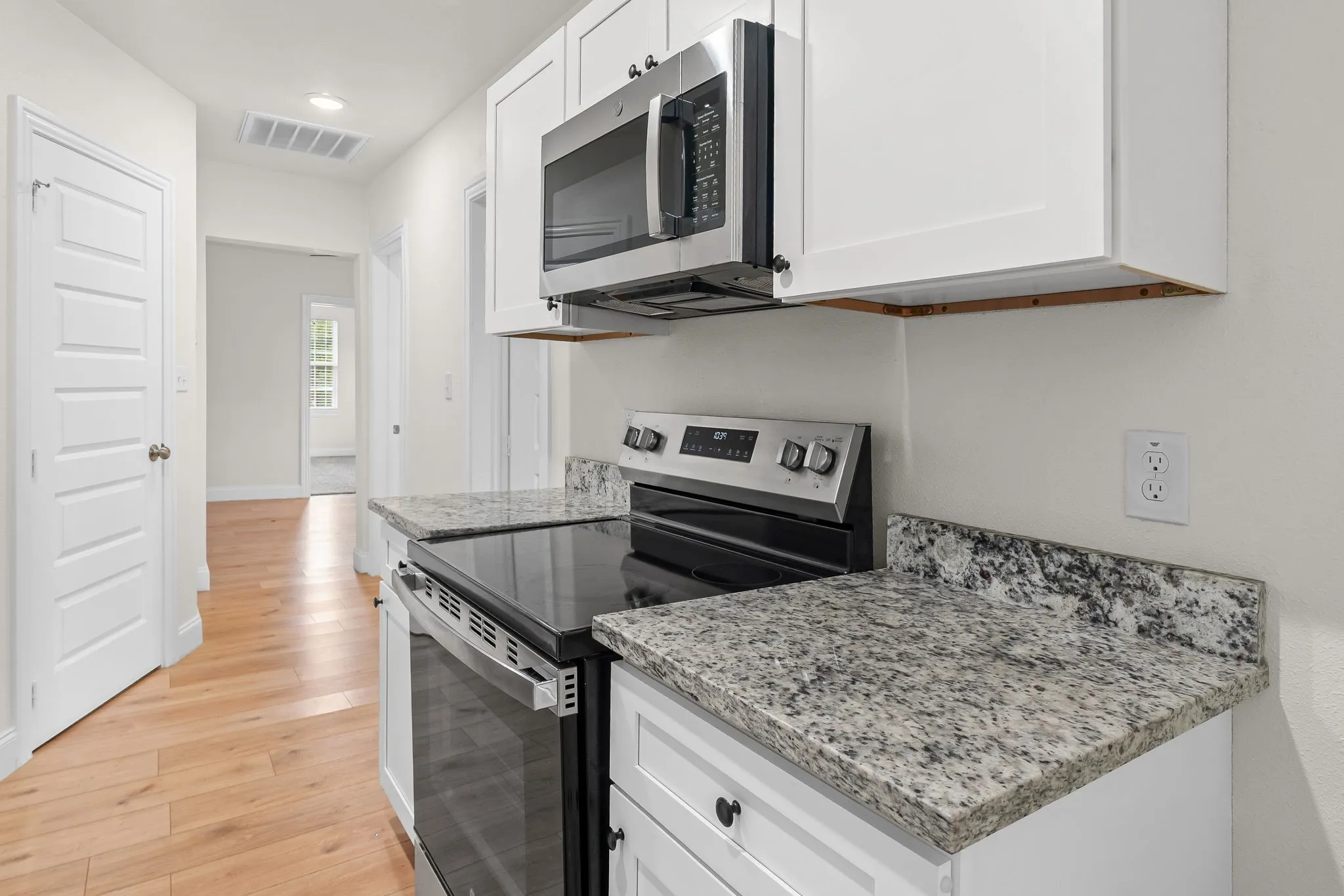 Apartment For Rent in Hunt County , 2005 Wesley Street 3, Greenville, Texas 75401, 2 Bedroom, 1 Bathroom, Garage spaces, 1,056 Sqft, built in 1950, mls#21344775, Real Estate Agent in Greenville, Homes For Rent in Hunt county, Homes For Rent in Greenville, Realtor in Greenville Texas, Real Estate Brokerage Independent Realty Texas, Luminita Cordes Realtor