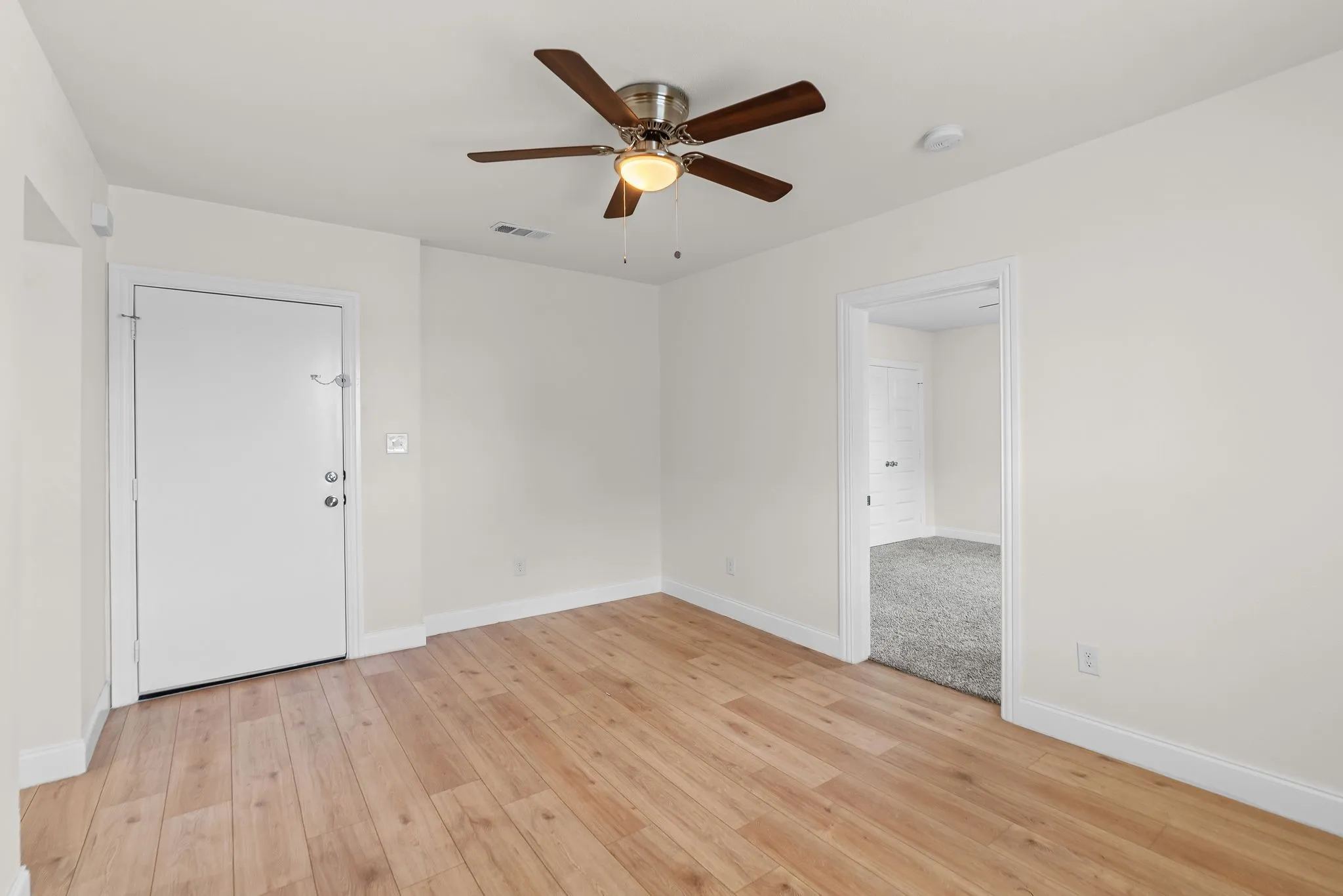 Apartment For Rent in Hunt County , 2005 Wesley Street 3, Greenville, Texas 75401, 2 Bedroom, 1 Bathroom, Garage spaces, 1,056 Sqft, built in 1950, mls#21344775, Real Estate Agent in Greenville, Homes For Rent in Hunt county, Homes For Rent in Greenville, Realtor in Greenville Texas, Real Estate Brokerage Independent Realty Texas, Luminita Cordes Realtor