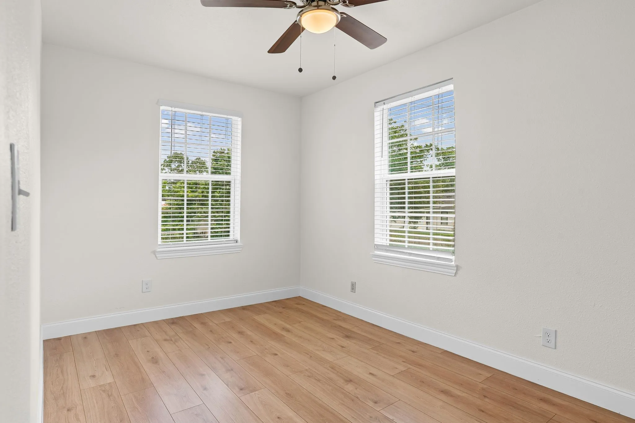 Apartment For Rent in Hunt County , 2005 Wesley Street 3, Greenville, Texas 75401, 2 Bedroom, 1 Bathroom, Garage spaces, 1,056 Sqft, built in 1950, mls#21344775, Real Estate Agent in Greenville, Homes For Rent in Hunt county, Homes For Rent in Greenville, Realtor in Greenville Texas, Real Estate Brokerage Independent Realty Texas, Luminita Cordes Realtor
