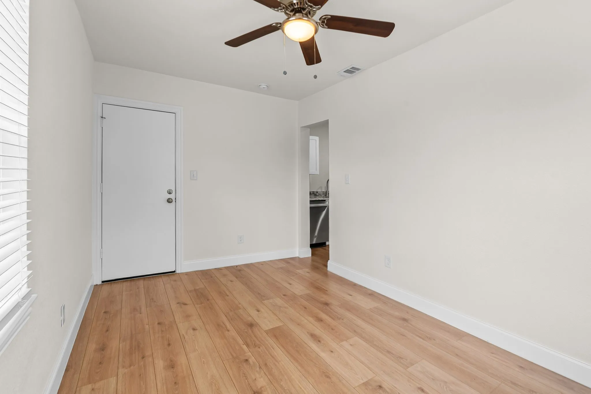 Apartment For Rent in Hunt County , 2005 Wesley Street 3, Greenville, Texas 75401, 2 Bedroom, 1 Bathroom, Garage spaces, 1,056 Sqft, built in 1950, mls#21344775, Real Estate Agent in Greenville, Homes For Rent in Hunt county, Homes For Rent in Greenville, Realtor in Greenville Texas, Real Estate Brokerage Independent Realty Texas, Luminita Cordes Realtor