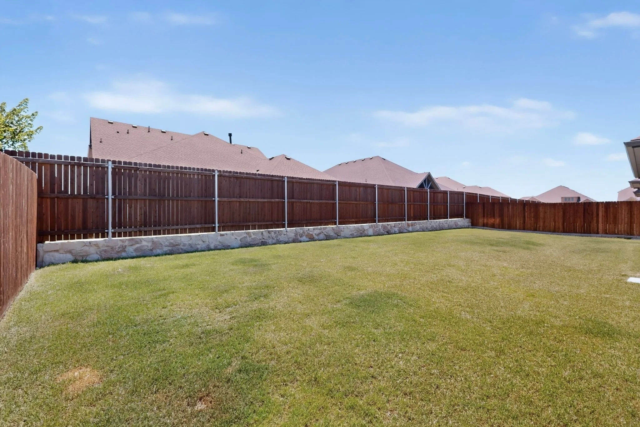 Single Family Residence For Sale in Collin County , 274 Wishing Pond Road, Lavon, Texas 75166, 5 Bedroom, 5 Bathroom, 4 Garage spaces, 3,716 Sqft, built in 2024, mls#21344354, Real Estate Agent in Lavon, Homes For Sale in Collin county, Homes For Sale in Lavon, Realtor in Lavon Texas, Real Estate Brokerage Independent Realty Texas, Luminita Cordes Realtor