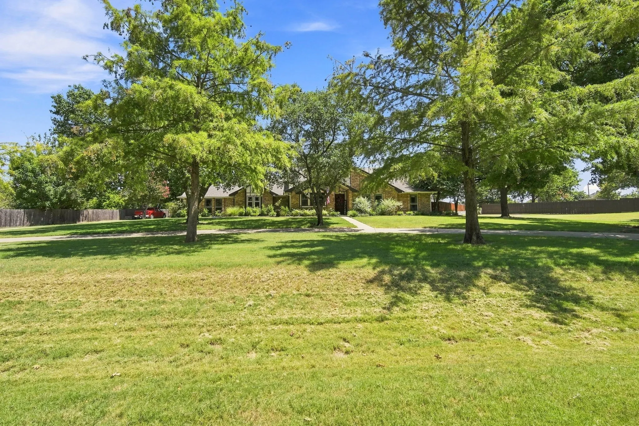 Single Family Residence For Sale in Ellis County , 210 Rock Springs Court, Waxahachie, Texas 75165, 4 Bedroom, 3 Bathroom, 2 Garage spaces, 2,917 Sqft, built in 1983, mls#21344663, Real Estate Agent in Waxahachie, Homes For Sale in Ellis county, Homes For Sale in Waxahachie, Realtor in Waxahachie Texas, Real Estate Brokerage Independent Realty Texas, Luminita Cordes Realtor