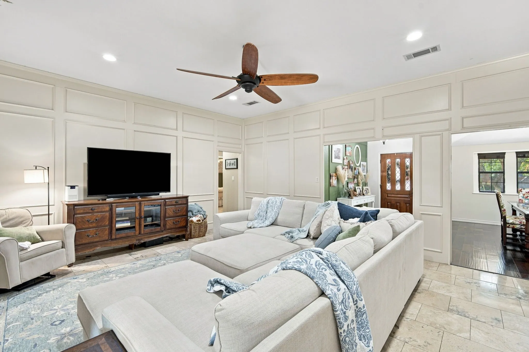 Single Family Residence For Sale in Ellis County , 210 Rock Springs Court, Waxahachie, Texas 75165, 4 Bedroom, 3 Bathroom, 2 Garage spaces, 2,917 Sqft, built in 1983, mls#21344663, Real Estate Agent in Waxahachie, Homes For Sale in Ellis county, Homes For Sale in Waxahachie, Realtor in Waxahachie Texas, Real Estate Brokerage Independent Realty Texas, Luminita Cordes Realtor