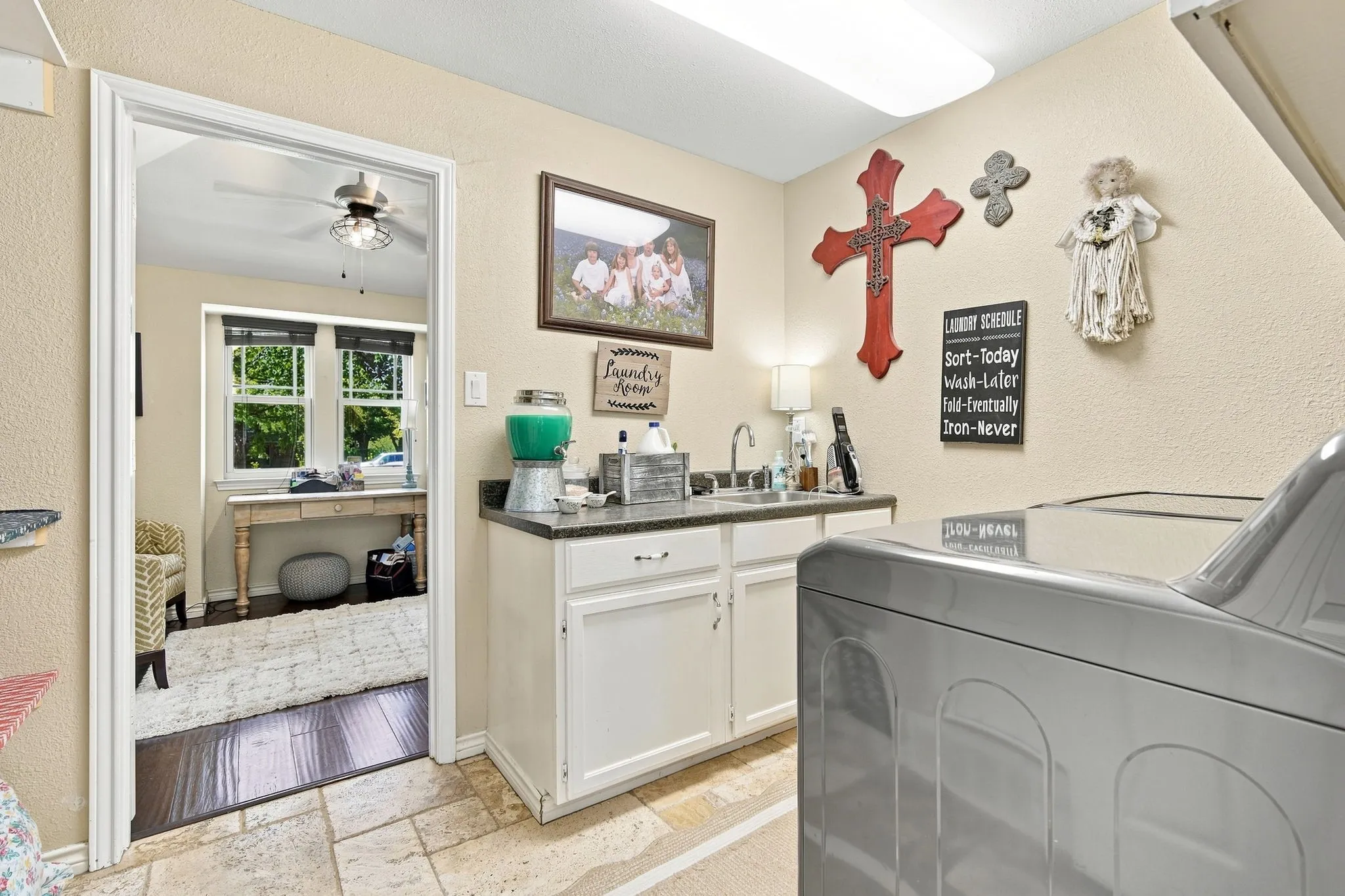 Single Family Residence For Sale in Ellis County , 210 Rock Springs Court, Waxahachie, Texas 75165, 4 Bedroom, 3 Bathroom, 2 Garage spaces, 2,917 Sqft, built in 1983, mls#21344663, Real Estate Agent in Waxahachie, Homes For Sale in Ellis county, Homes For Sale in Waxahachie, Realtor in Waxahachie Texas, Real Estate Brokerage Independent Realty Texas, Luminita Cordes Realtor