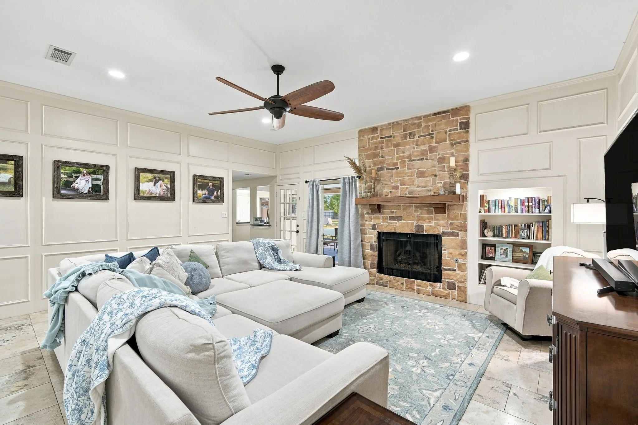 Single Family Residence For Sale in Ellis County , 210 Rock Springs Court, Waxahachie, Texas 75165, 4 Bedroom, 3 Bathroom, 2 Garage spaces, 2,917 Sqft, built in 1983, mls#21344663, Real Estate Agent in Waxahachie, Homes For Sale in Ellis county, Homes For Sale in Waxahachie, Realtor in Waxahachie Texas, Real Estate Brokerage Independent Realty Texas, Luminita Cordes Realtor