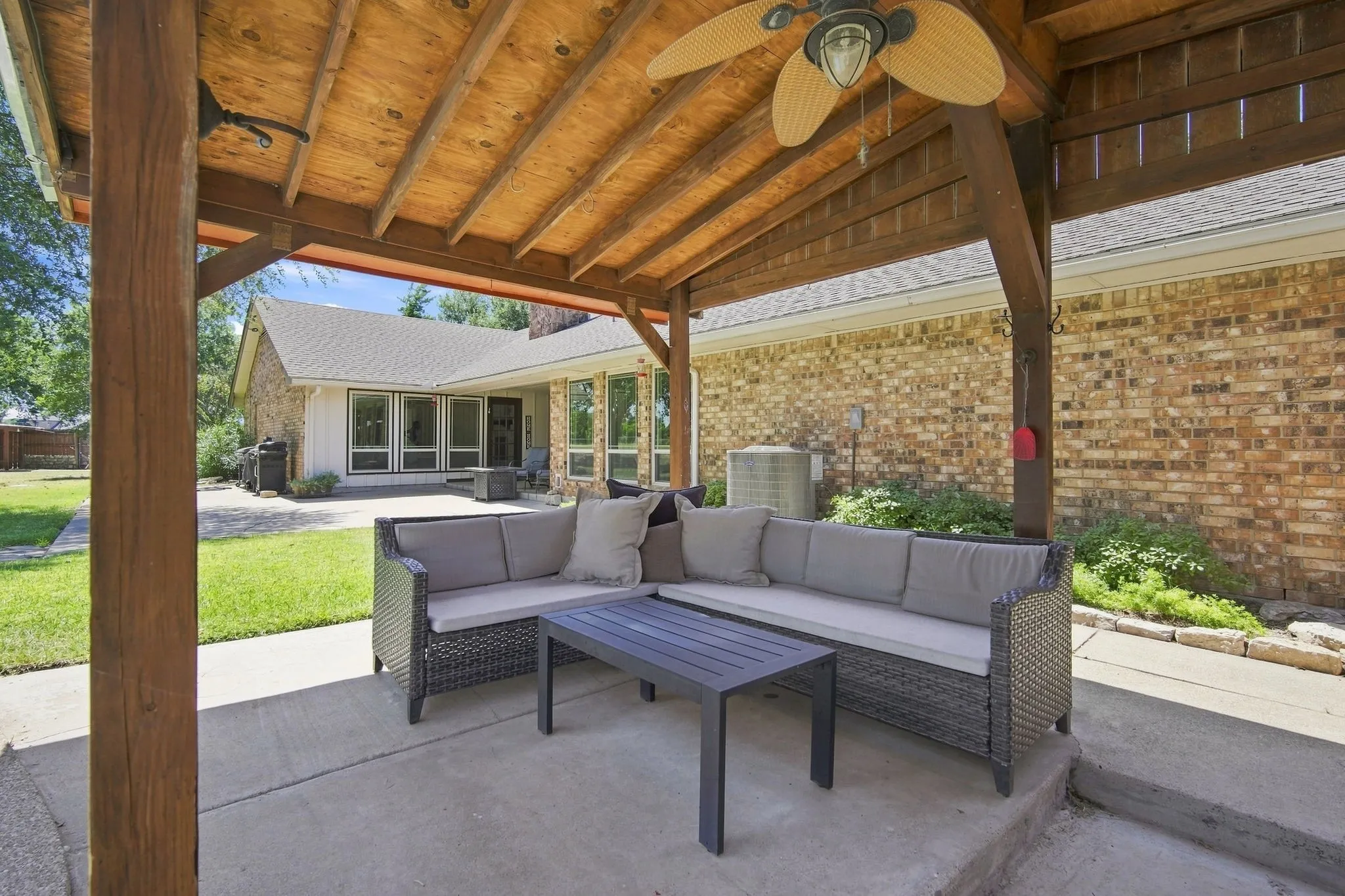 Single Family Residence For Sale in Ellis County , 210 Rock Springs Court, Waxahachie, Texas 75165, 4 Bedroom, 3 Bathroom, 2 Garage spaces, 2,917 Sqft, built in 1983, mls#21344663, Real Estate Agent in Waxahachie, Homes For Sale in Ellis county, Homes For Sale in Waxahachie, Realtor in Waxahachie Texas, Real Estate Brokerage Independent Realty Texas, Luminita Cordes Realtor