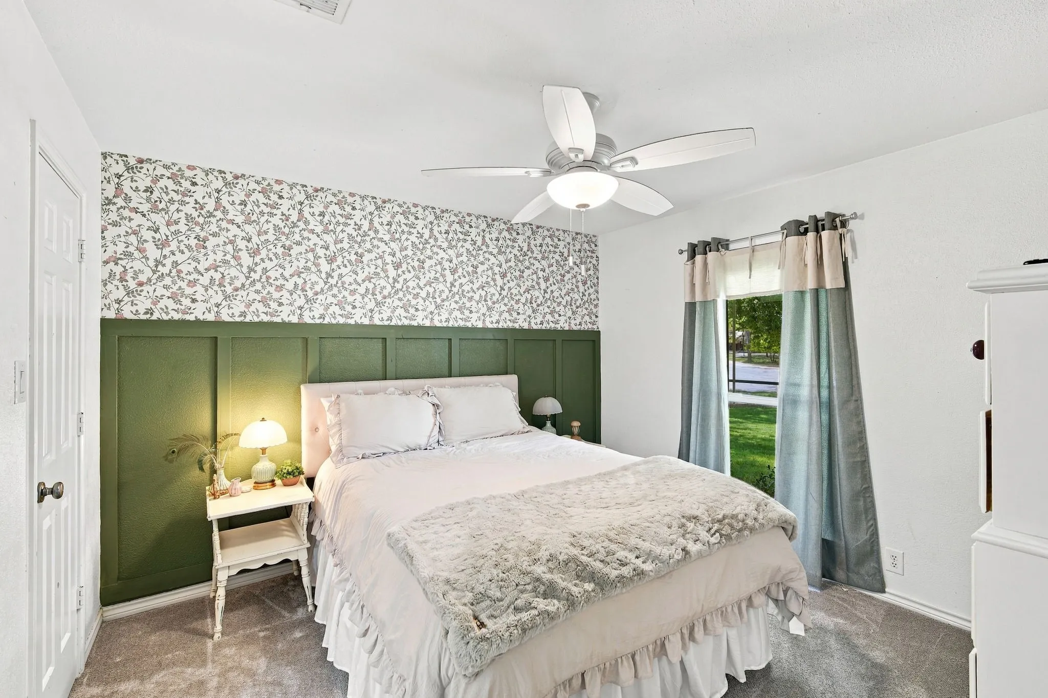 Single Family Residence For Sale in Ellis County , 210 Rock Springs Court, Waxahachie, Texas 75165, 4 Bedroom, 3 Bathroom, 2 Garage spaces, 2,917 Sqft, built in 1983, mls#21344663, Real Estate Agent in Waxahachie, Homes For Sale in Ellis county, Homes For Sale in Waxahachie, Realtor in Waxahachie Texas, Real Estate Brokerage Independent Realty Texas, Luminita Cordes Realtor