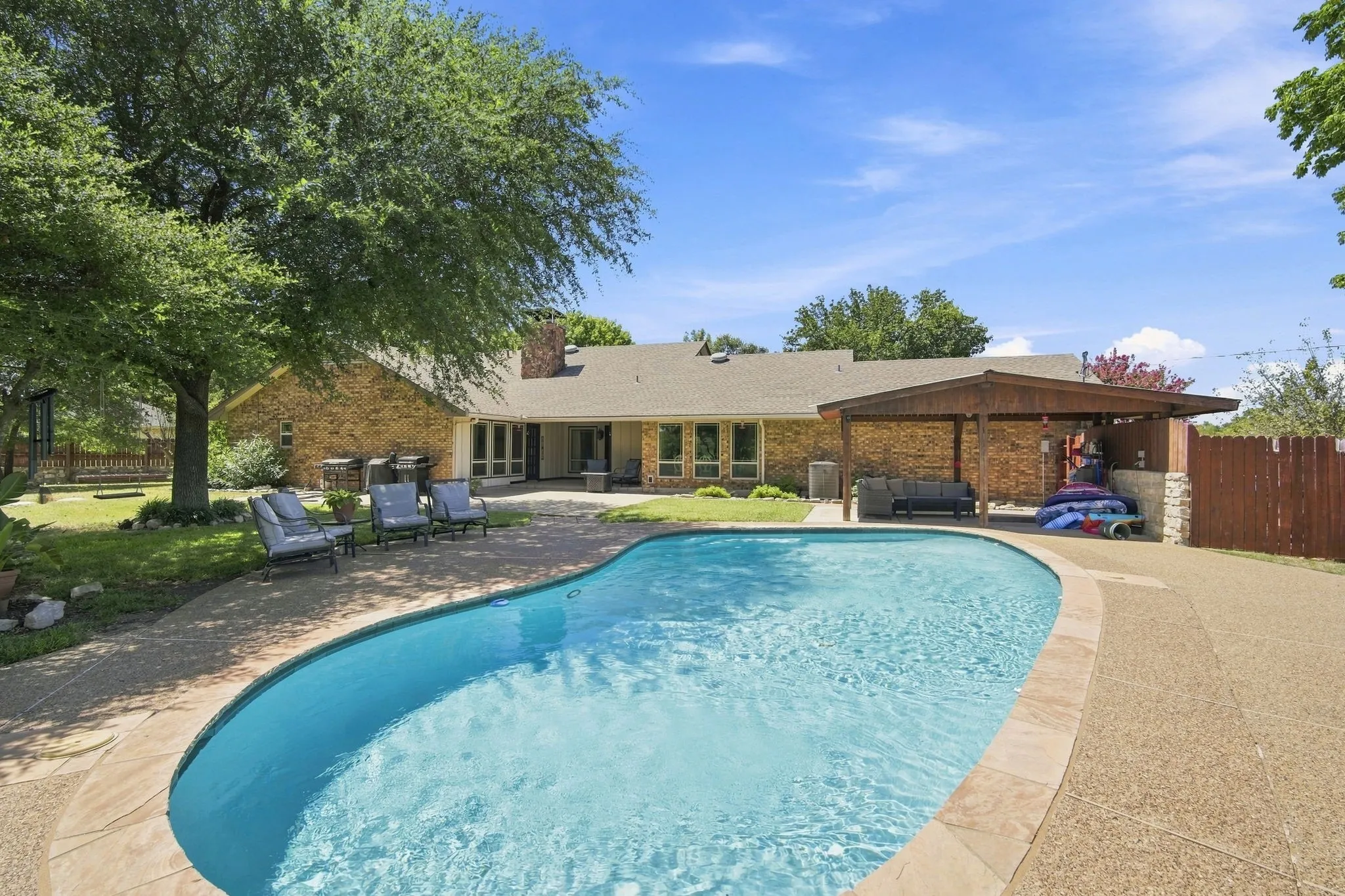 Single Family Residence For Sale in Ellis County , 210 Rock Springs Court, Waxahachie, Texas 75165, 4 Bedroom, 3 Bathroom, 2 Garage spaces, 2,917 Sqft, built in 1983, mls#21344663, Real Estate Agent in Waxahachie, Homes For Sale in Ellis county, Homes For Sale in Waxahachie, Realtor in Waxahachie Texas, Real Estate Brokerage Independent Realty Texas, Luminita Cordes Realtor