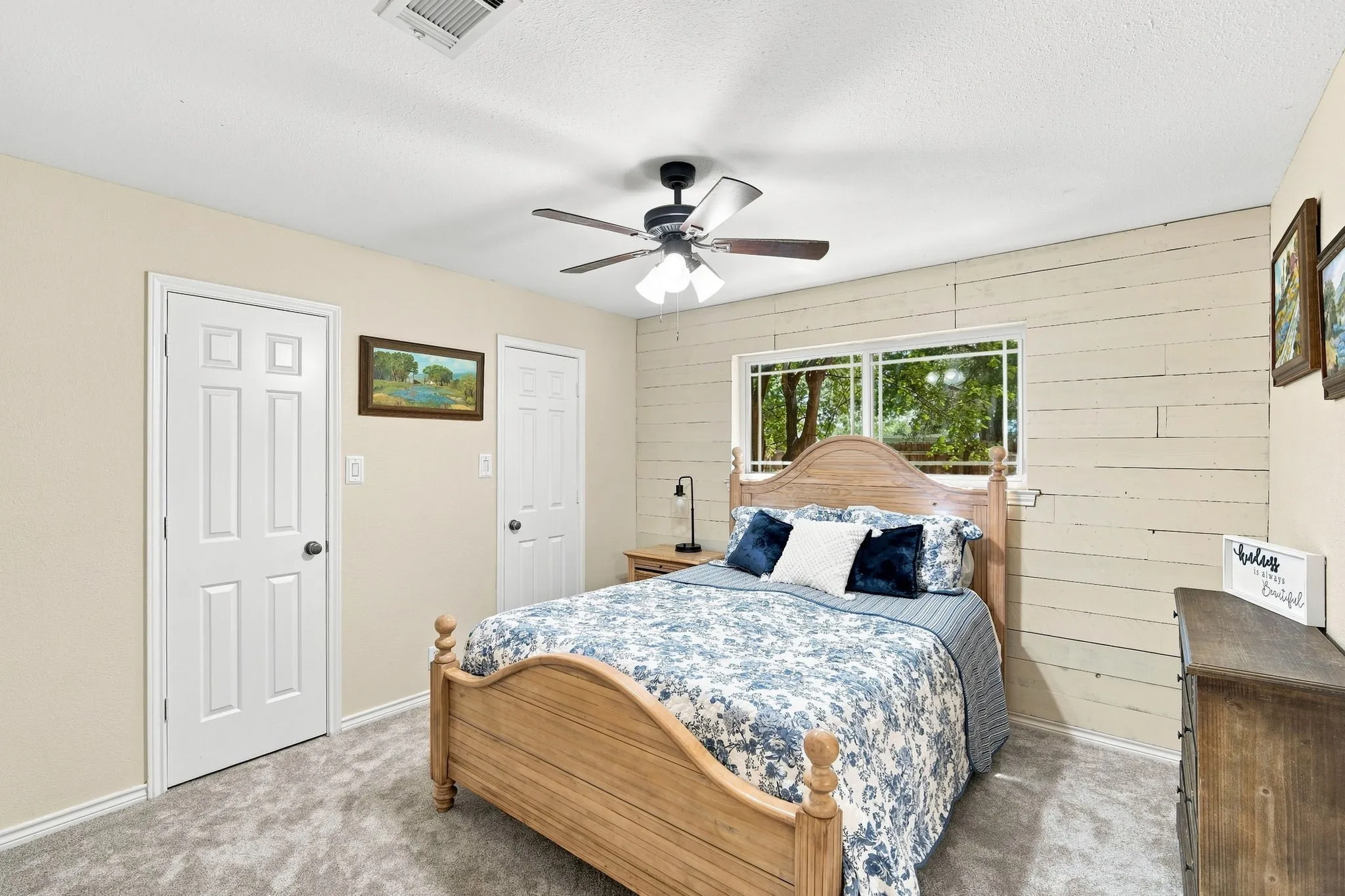 Single Family Residence For Sale in Ellis County , 210 Rock Springs Court, Waxahachie, Texas 75165, 4 Bedroom, 3 Bathroom, 2 Garage spaces, 2,917 Sqft, built in 1983, mls#21344663, Real Estate Agent in Waxahachie, Homes For Sale in Ellis county, Homes For Sale in Waxahachie, Realtor in Waxahachie Texas, Real Estate Brokerage Independent Realty Texas, Luminita Cordes Realtor