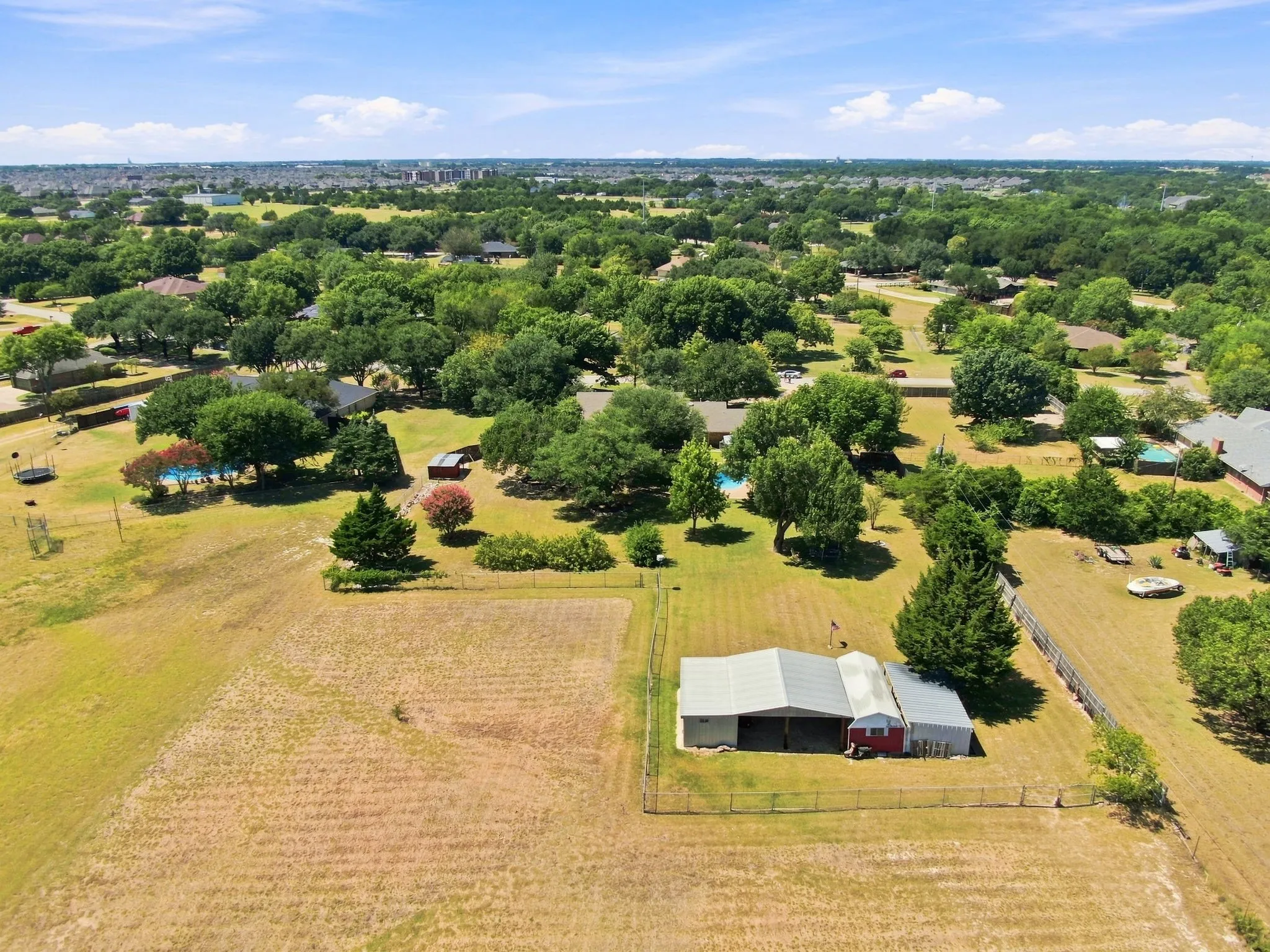 Single Family Residence For Sale in Ellis County , 210 Rock Springs Court, Waxahachie, Texas 75165, 4 Bedroom, 3 Bathroom, 2 Garage spaces, 2,917 Sqft, built in 1983, mls#21344663, Real Estate Agent in Waxahachie, Homes For Sale in Ellis county, Homes For Sale in Waxahachie, Realtor in Waxahachie Texas, Real Estate Brokerage Independent Realty Texas, Luminita Cordes Realtor