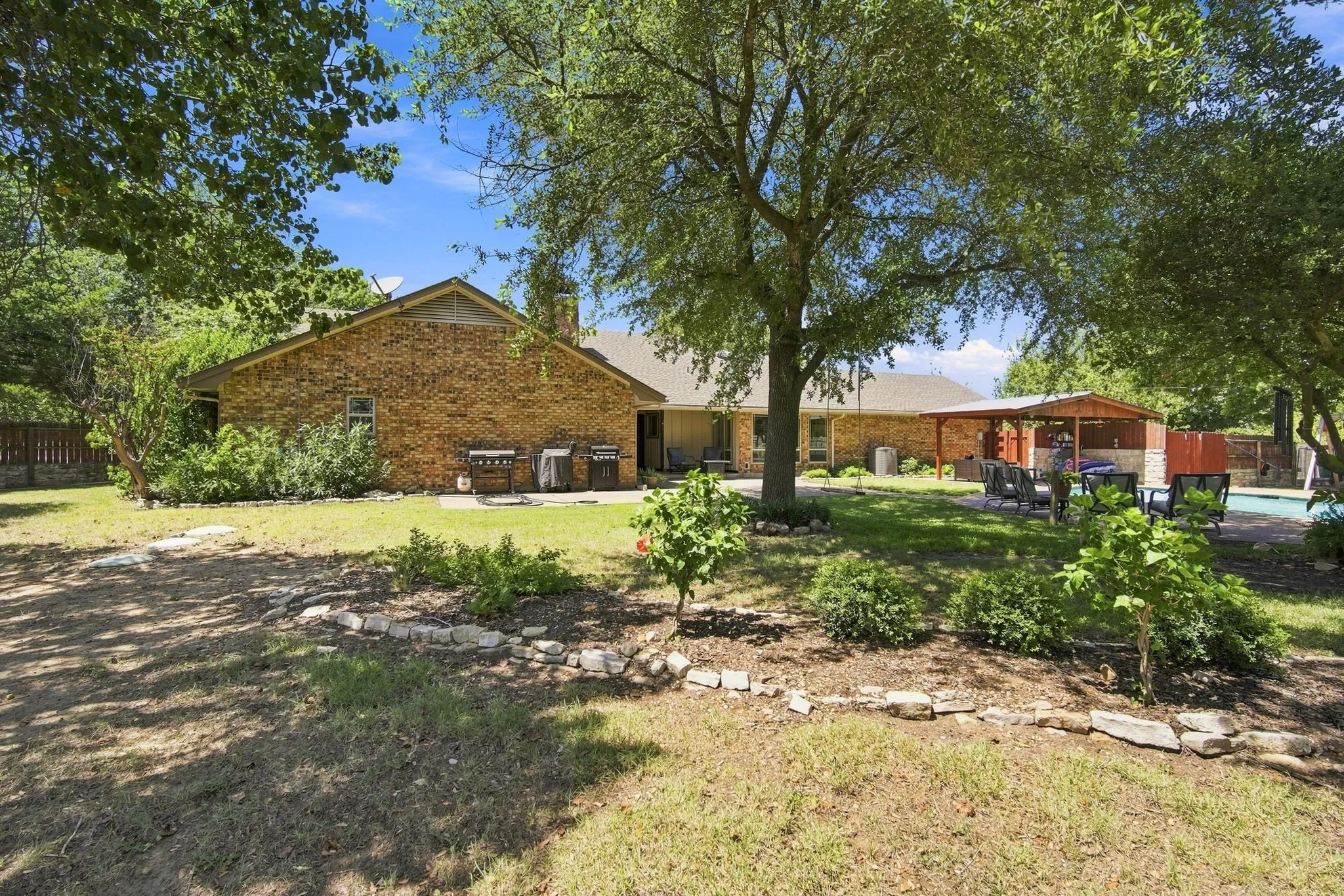 Single Family Residence For Sale in Ellis County , 210 Rock Springs Court, Waxahachie, Texas 75165, 4 Bedroom, 3 Bathroom, 2 Garage spaces, 2,917 Sqft, built in 1983, mls#21344663, Real Estate Agent in Waxahachie, Homes For Sale in Ellis county, Homes For Sale in Waxahachie, Realtor in Waxahachie Texas, Real Estate Brokerage Independent Realty Texas, Luminita Cordes Realtor