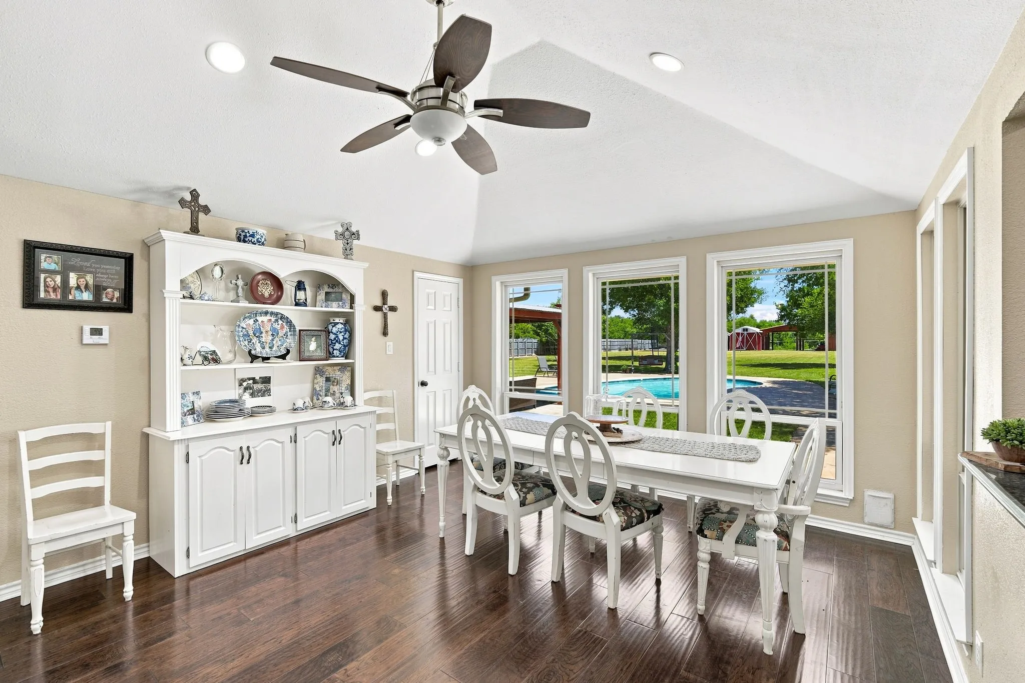 Single Family Residence For Sale in Ellis County , 210 Rock Springs Court, Waxahachie, Texas 75165, 4 Bedroom, 3 Bathroom, 2 Garage spaces, 2,917 Sqft, built in 1983, mls#21344663, Real Estate Agent in Waxahachie, Homes For Sale in Ellis county, Homes For Sale in Waxahachie, Realtor in Waxahachie Texas, Real Estate Brokerage Independent Realty Texas, Luminita Cordes Realtor