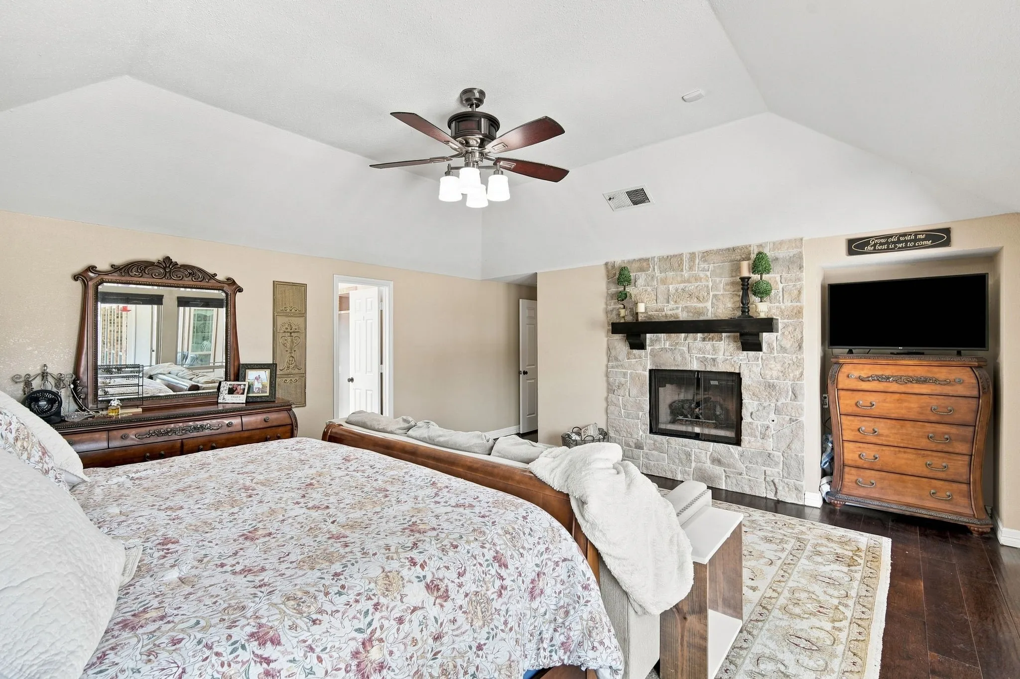 Single Family Residence For Sale in Ellis County , 210 Rock Springs Court, Waxahachie, Texas 75165, 4 Bedroom, 3 Bathroom, 2 Garage spaces, 2,917 Sqft, built in 1983, mls#21344663, Real Estate Agent in Waxahachie, Homes For Sale in Ellis county, Homes For Sale in Waxahachie, Realtor in Waxahachie Texas, Real Estate Brokerage Independent Realty Texas, Luminita Cordes Realtor