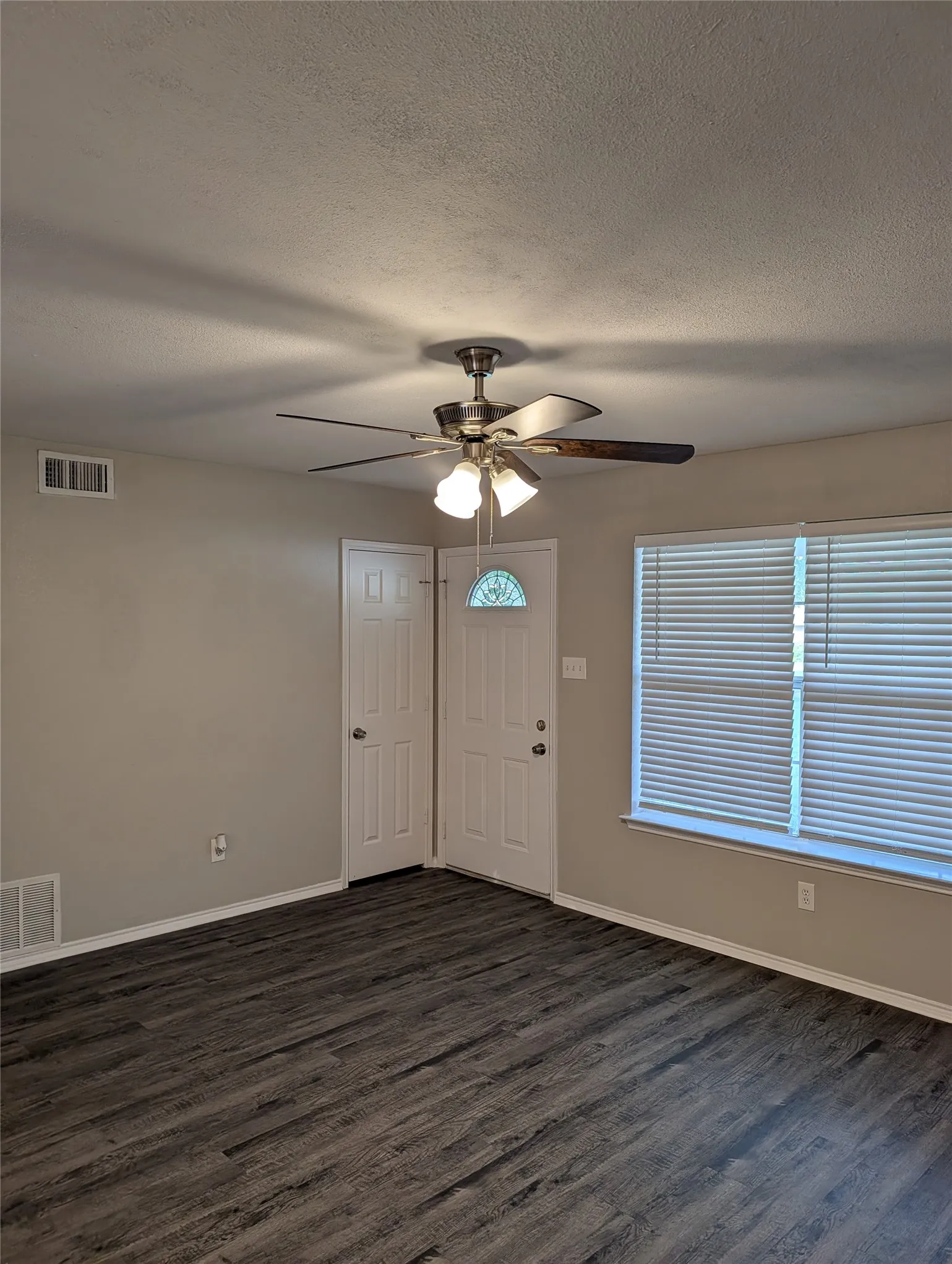 Single Family Residence For Rent in Parker County , 118 Westridge Drive, Springtown, Texas 76082, 3 Bedroom, 2 Bathroom, 2 Garage spaces, 1,053 Sqft, built in 1996, mls#21344801, Real Estate Agent in Springtown, Homes For Rent in Parker county, Homes For Rent in Springtown, Realtor in Springtown Texas, Real Estate Brokerage Independent Realty Texas, Luminita Cordes Realtor