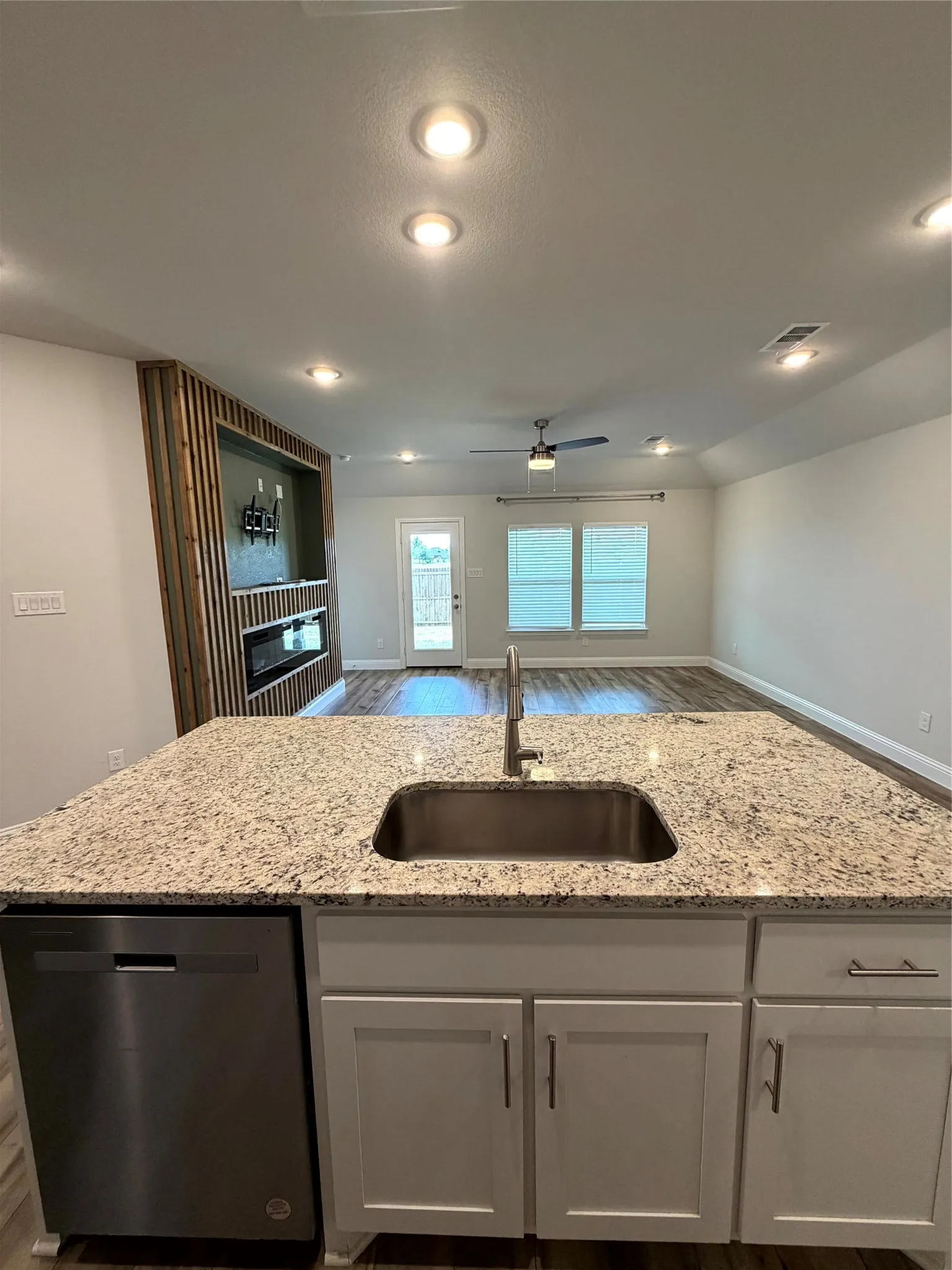 Single Family Residence For Rent in Rockwall County , 252 Fire Rock Drive, Royse City, Texas 75189, 4 Bedroom, 2 Bathroom, 2 Garage spaces, 1,906 Sqft, built in 2023, mls#21344804, Real Estate Agent in Royse City, Homes For Rent in Rockwall county, Homes For Rent in Royse City, Realtor in Royse City Texas, Real Estate Brokerage Independent Realty Texas, Luminita Cordes Realtor