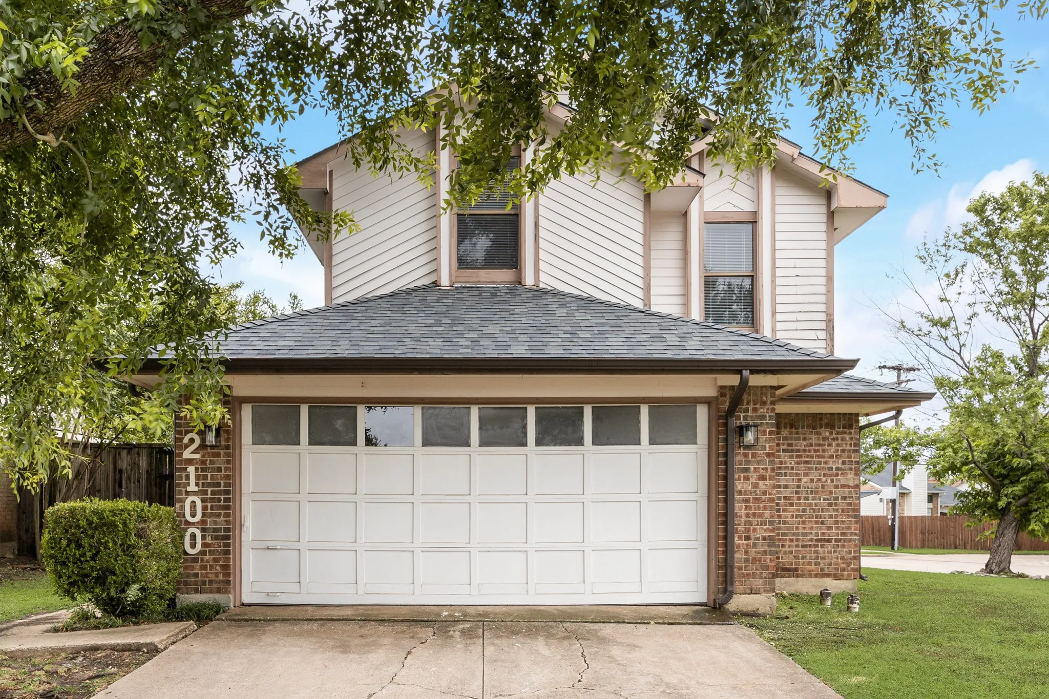 Single Family Residence For Rent in Denton County , 2100 Stradivarius Lane, Carrollton, Texas 75007, 2 Bedroom, 2 Bathroom, 2 Garage spaces, 1,220 Sqft, built in 1983, mls#21344758, Real Estate Agent in Carrollton, Homes For Rent in Denton county, Homes For Rent in Carrollton, Realtor in Carrollton Texas, Real Estate Brokerage Independent Realty Texas, Luminita Cordes Realtor