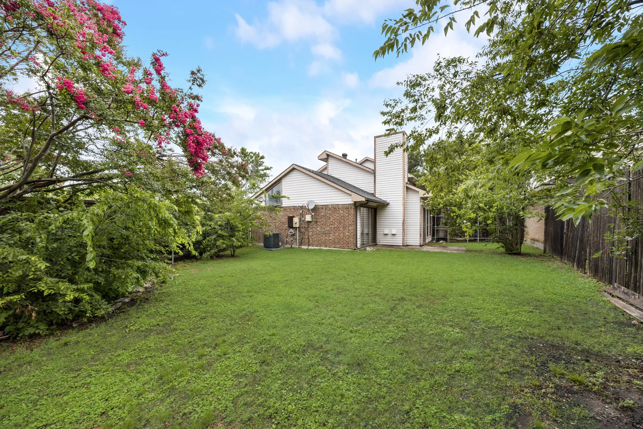 Single Family Residence For Rent in Denton County , 2100 Stradivarius Lane, Carrollton, Texas 75007, 2 Bedroom, 2 Bathroom, 2 Garage spaces, 1,220 Sqft, built in 1983, mls#21344758, Real Estate Agent in Carrollton, Homes For Rent in Denton county, Homes For Rent in Carrollton, Realtor in Carrollton Texas, Real Estate Brokerage Independent Realty Texas, Luminita Cordes Realtor