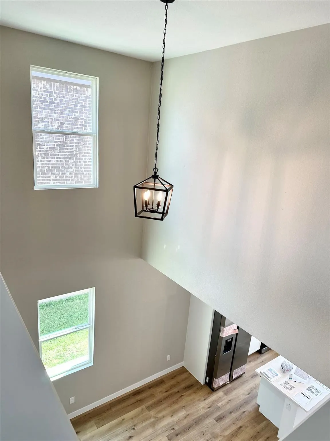 Ceiling to floor view (right)