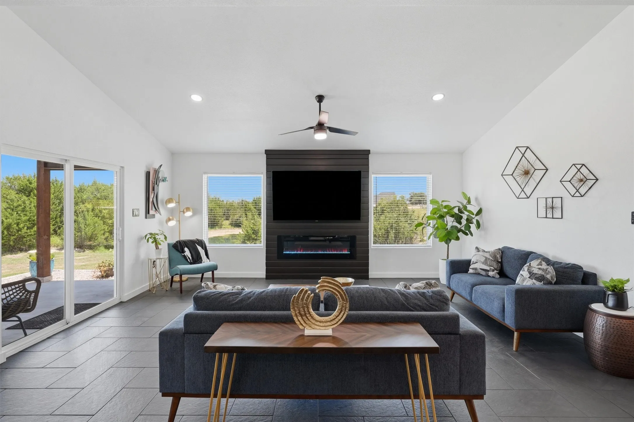 Single Family Residence For Sale in Hood County , 238 Martin Drive, Granbury, Texas 76049, 4 Bedroom, 3 Bathroom, 2 Garage spaces, 3,172 Sqft, built in 2024, mls#21344647, Real Estate Agent in Granbury, Homes For Sale in Hood county, Homes For Sale in Granbury, Realtor in Granbury Texas, Real Estate Brokerage Independent Realty Texas, Luminita Cordes Realtor