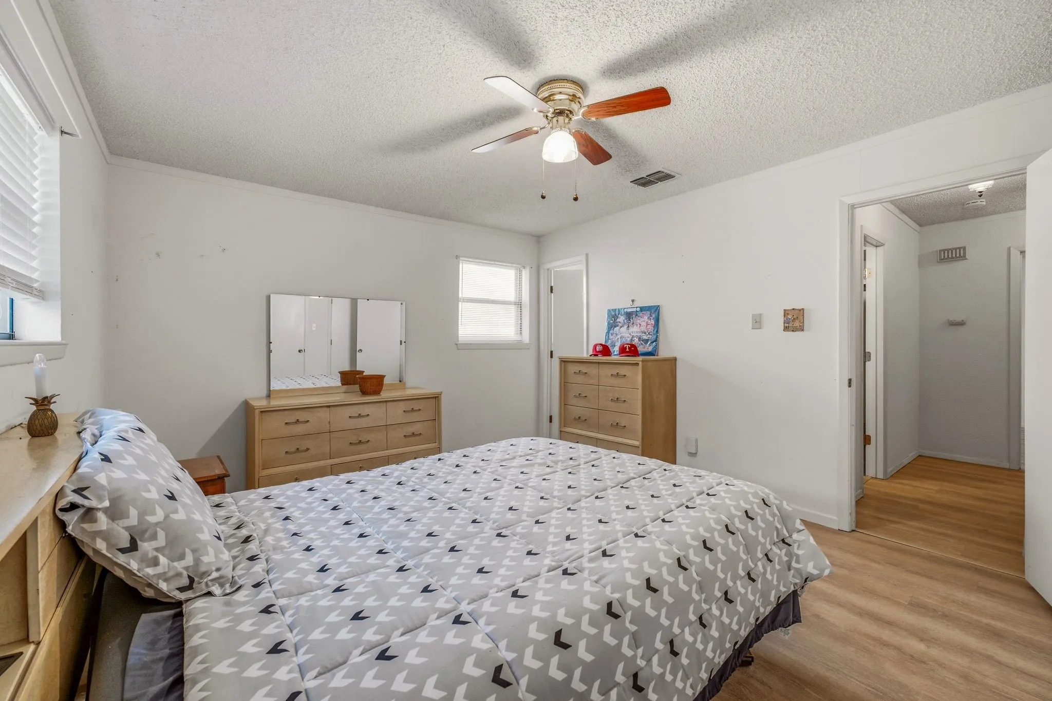 Single Family Residence For Sale in Hood County , 904 Spanish Trail Drive, Granbury, Texas 76048, 2 Bedroom, 2 Bathroom, 2 Garage spaces, 1,215 Sqft, built in 1982, mls#21344756, Real Estate Agent in Granbury, Homes For Sale in Hood county, Homes For Sale in Granbury, Realtor in Granbury Texas, Real Estate Brokerage Independent Realty Texas, Luminita Cordes Realtor