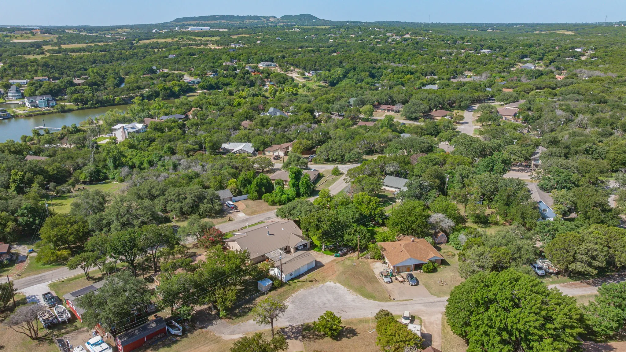 Single Family Residence For Sale in Hood County , 904 Spanish Trail Drive, Granbury, Texas 76048, 2 Bedroom, 2 Bathroom, 2 Garage spaces, 1,215 Sqft, built in 1982, mls#21344756, Real Estate Agent in Granbury, Homes For Sale in Hood county, Homes For Sale in Granbury, Realtor in Granbury Texas, Real Estate Brokerage Independent Realty Texas, Luminita Cordes Realtor