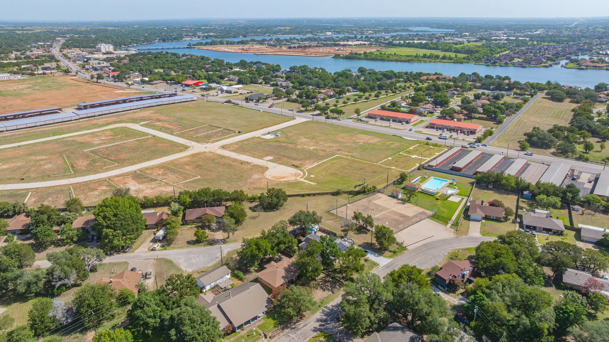 Single Family Residence For Sale in Hood County , 904 Spanish Trail Drive, Granbury, Texas 76048, 2 Bedroom, 2 Bathroom, 2 Garage spaces, 1,215 Sqft, built in 1982, mls#21344756, Real Estate Agent in Granbury, Homes For Sale in Hood county, Homes For Sale in Granbury, Realtor in Granbury Texas, Real Estate Brokerage Independent Realty Texas, Luminita Cordes Realtor