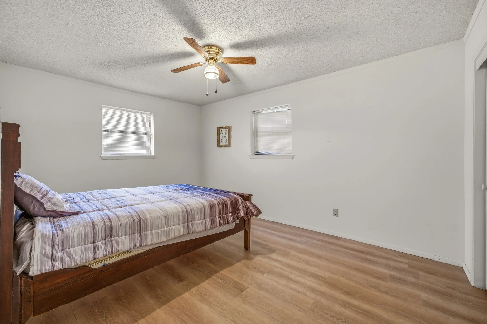 Single Family Residence For Sale in Hood County , 904 Spanish Trail Drive, Granbury, Texas 76048, 2 Bedroom, 2 Bathroom, 2 Garage spaces, 1,215 Sqft, built in 1982, mls#21344756, Real Estate Agent in Granbury, Homes For Sale in Hood county, Homes For Sale in Granbury, Realtor in Granbury Texas, Real Estate Brokerage Independent Realty Texas, Luminita Cordes Realtor
