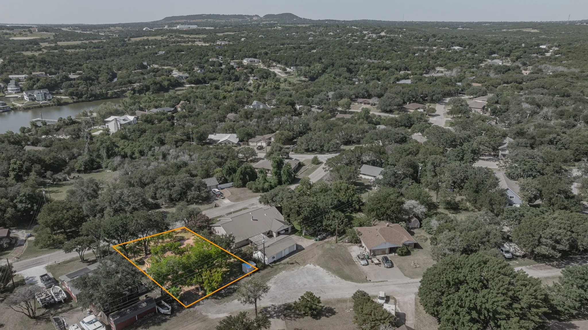 Single Family Residence For Sale in Hood County , 904 Spanish Trail Drive, Granbury, Texas 76048, 2 Bedroom, 2 Bathroom, 2 Garage spaces, 1,215 Sqft, built in 1982, mls#21344756, Real Estate Agent in Granbury, Homes For Sale in Hood county, Homes For Sale in Granbury, Realtor in Granbury Texas, Real Estate Brokerage Independent Realty Texas, Luminita Cordes Realtor