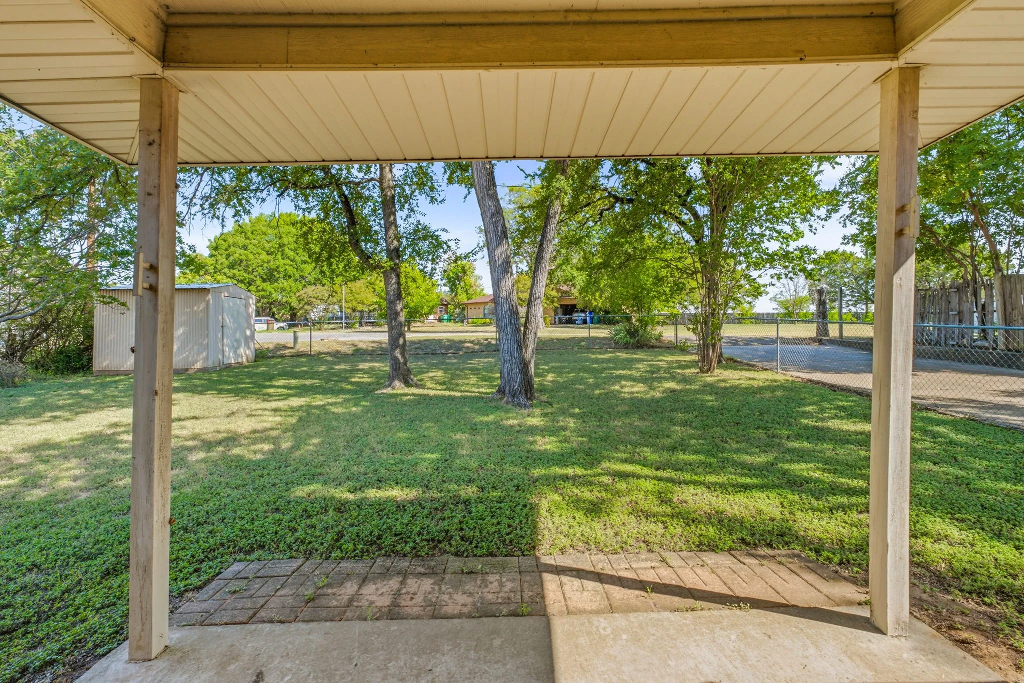 Single Family Residence For Sale in Hood County , 904 Spanish Trail Drive, Granbury, Texas 76048, 2 Bedroom, 2 Bathroom, 2 Garage spaces, 1,215 Sqft, built in 1982, mls#21344756, Real Estate Agent in Granbury, Homes For Sale in Hood county, Homes For Sale in Granbury, Realtor in Granbury Texas, Real Estate Brokerage Independent Realty Texas, Luminita Cordes Realtor