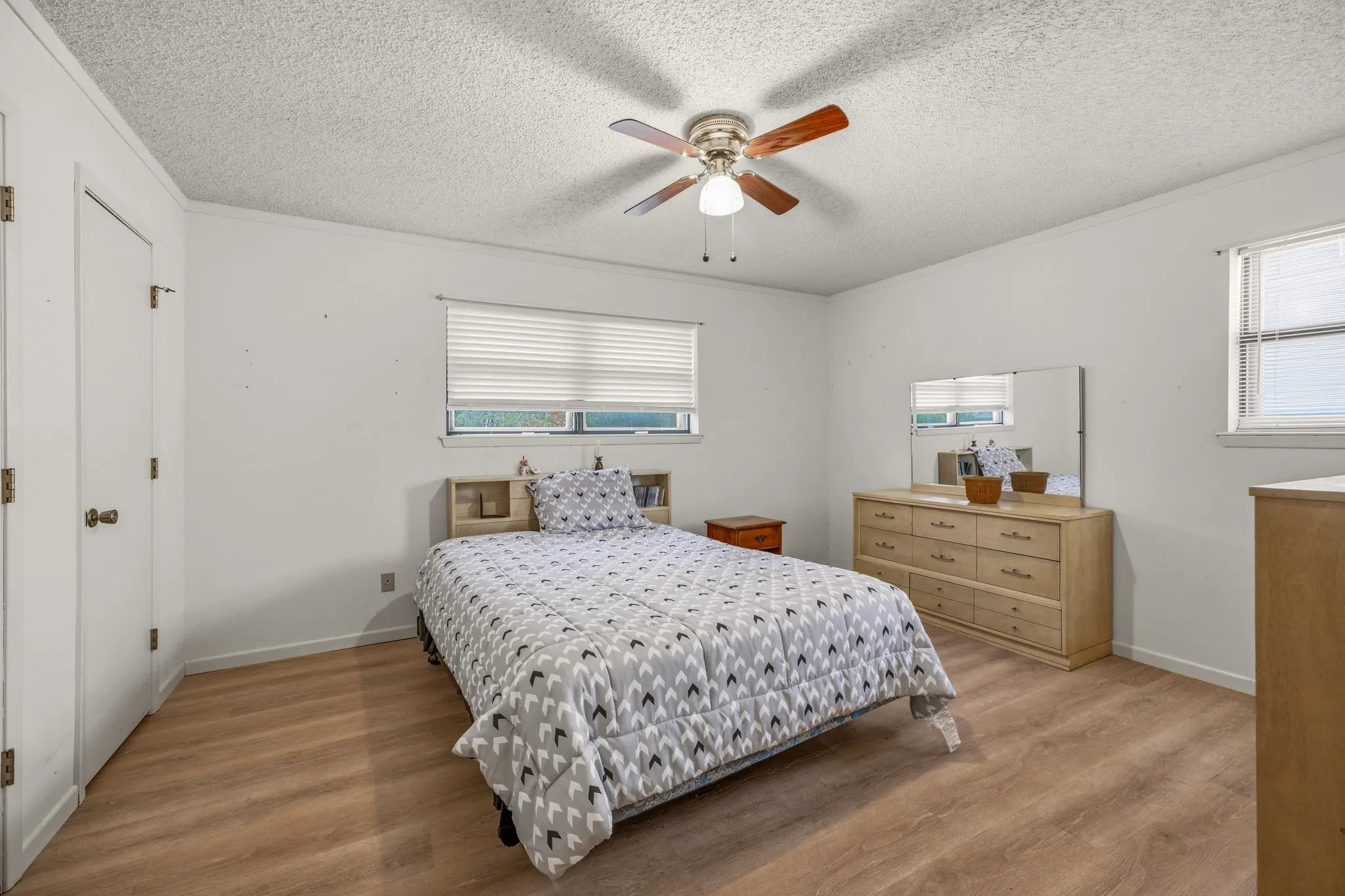 Single Family Residence For Sale in Hood County , 904 Spanish Trail Drive, Granbury, Texas 76048, 2 Bedroom, 2 Bathroom, 2 Garage spaces, 1,215 Sqft, built in 1982, mls#21344756, Real Estate Agent in Granbury, Homes For Sale in Hood county, Homes For Sale in Granbury, Realtor in Granbury Texas, Real Estate Brokerage Independent Realty Texas, Luminita Cordes Realtor