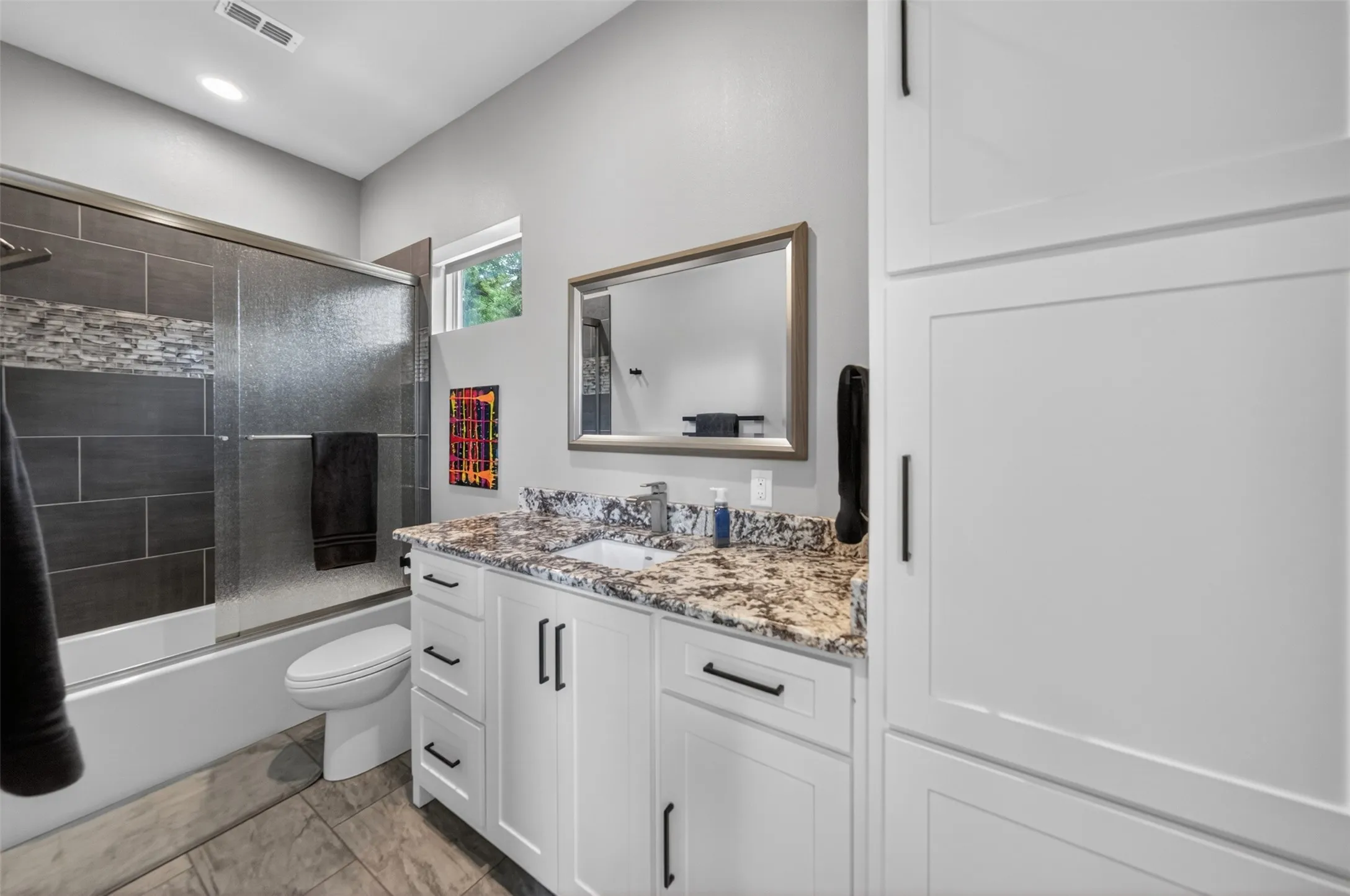 Single Family Residence For Sale in Smith County , 10255 County Road 137, Flint, Texas 75762, 3 Bedrooms, 4 Bathrooms, 2 Garage spaces, 2,880 Sqft, built in 2019, Price $1,790,000, mls#21344683, Real Estate Agent in Flint, Homes For Sale in Smith county, Homes For Sale in Flint, Realtor in Flint Texas, Real Estate Brokerage Independent Realty Texas, Luminita Cordes Realtor
