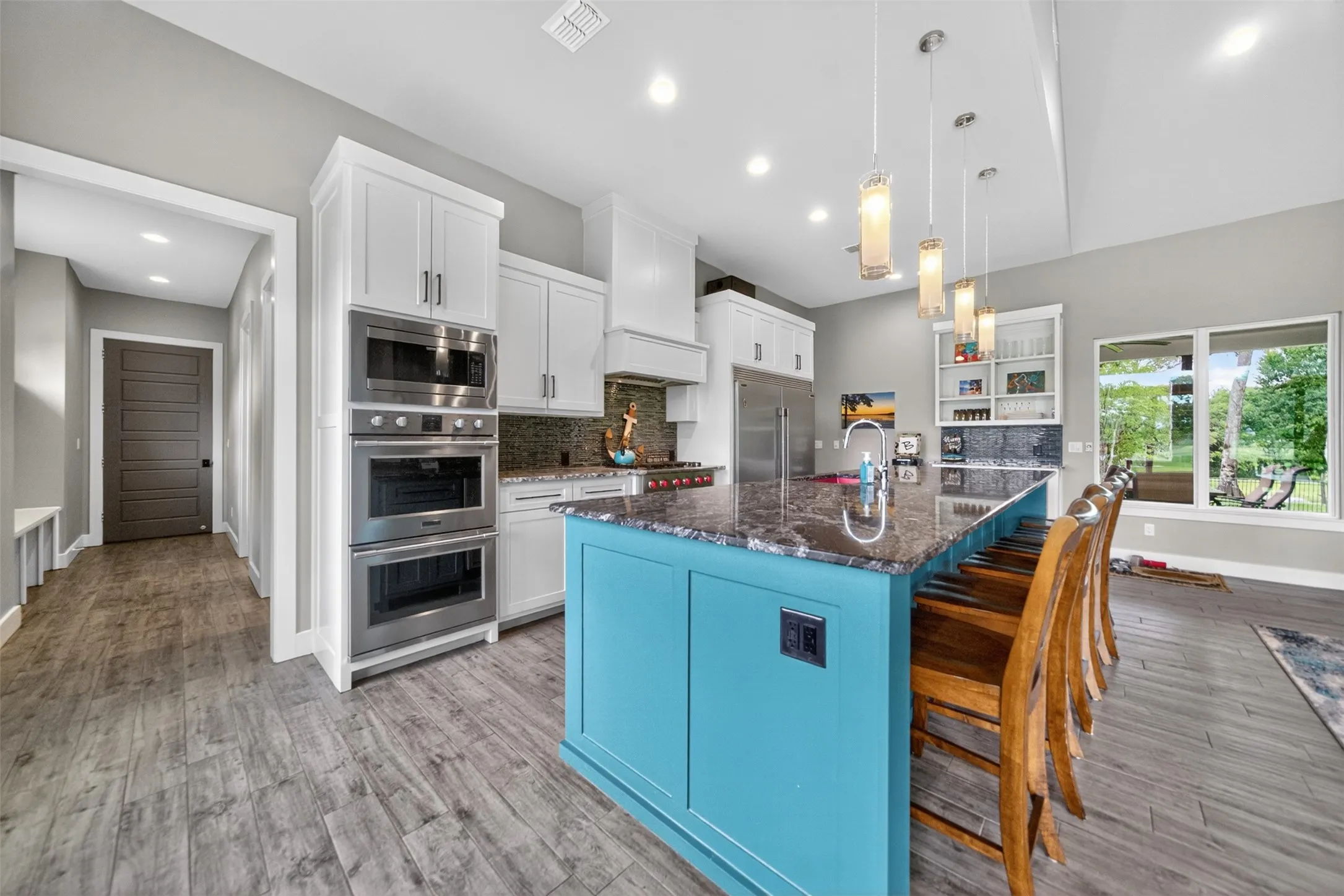 Single Family Residence For Sale in Smith County , 10255 County Road 137, Flint, Texas 75762, 3 Bedrooms, 4 Bathrooms, 2 Garage spaces, 2,880 Sqft, built in 2019, Price $1,790,000, mls#21344683, Real Estate Agent in Flint, Homes For Sale in Smith county, Homes For Sale in Flint, Realtor in Flint Texas, Real Estate Brokerage Independent Realty Texas, Luminita Cordes Realtor