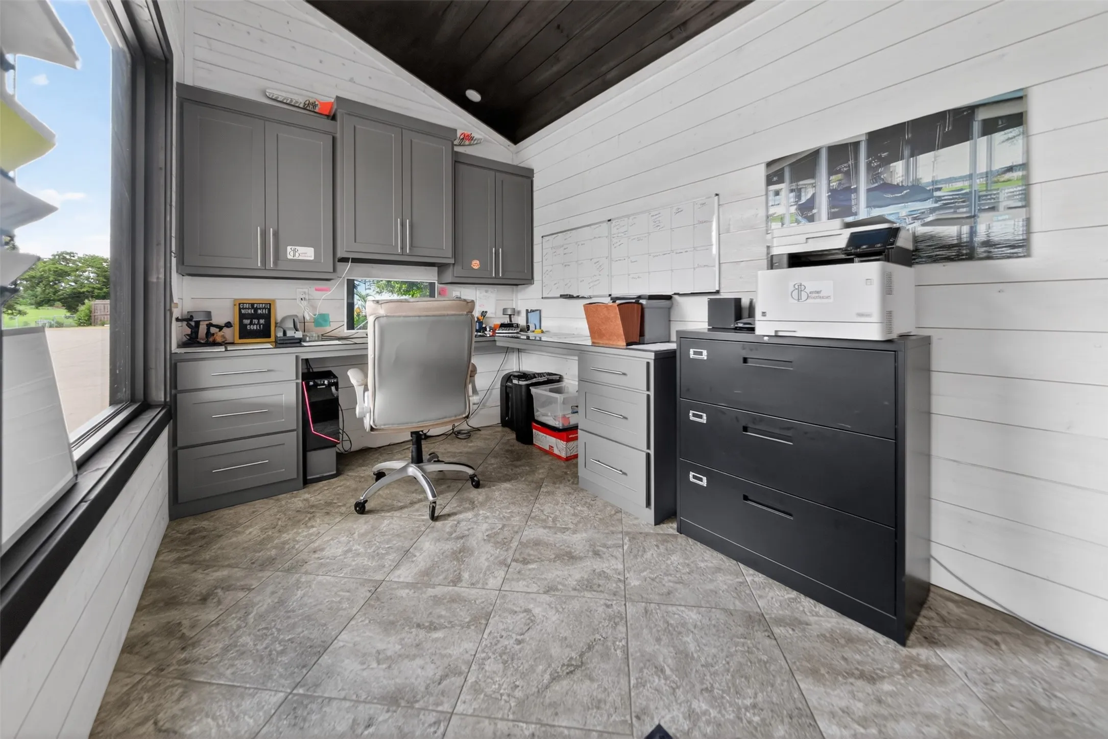 Single Family Residence For Sale in Smith County , 10255 County Road 137, Flint, Texas 75762, 3 Bedrooms, 4 Bathrooms, 2 Garage spaces, 2,880 Sqft, built in 2019, Price $1,790,000, mls#21344683, Real Estate Agent in Flint, Homes For Sale in Smith county, Homes For Sale in Flint, Realtor in Flint Texas, Real Estate Brokerage Independent Realty Texas, Luminita Cordes Realtor