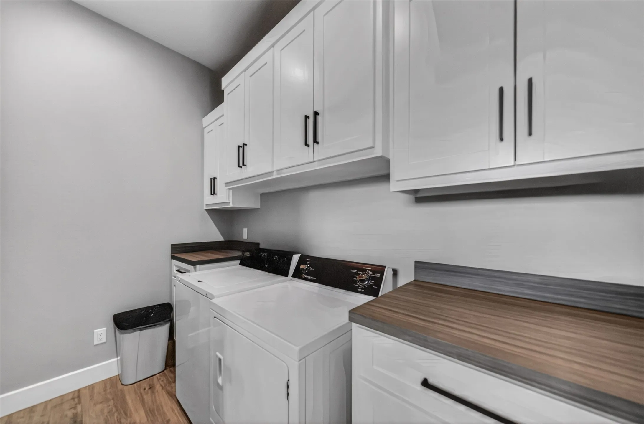 Single Family Residence For Sale in Smith County , 10255 County Road 137, Flint, Texas 75762, 3 Bedrooms, 4 Bathrooms, 2 Garage spaces, 2,880 Sqft, built in 2019, Price $1,790,000, mls#21344683, Real Estate Agent in Flint, Homes For Sale in Smith county, Homes For Sale in Flint, Realtor in Flint Texas, Real Estate Brokerage Independent Realty Texas, Luminita Cordes Realtor