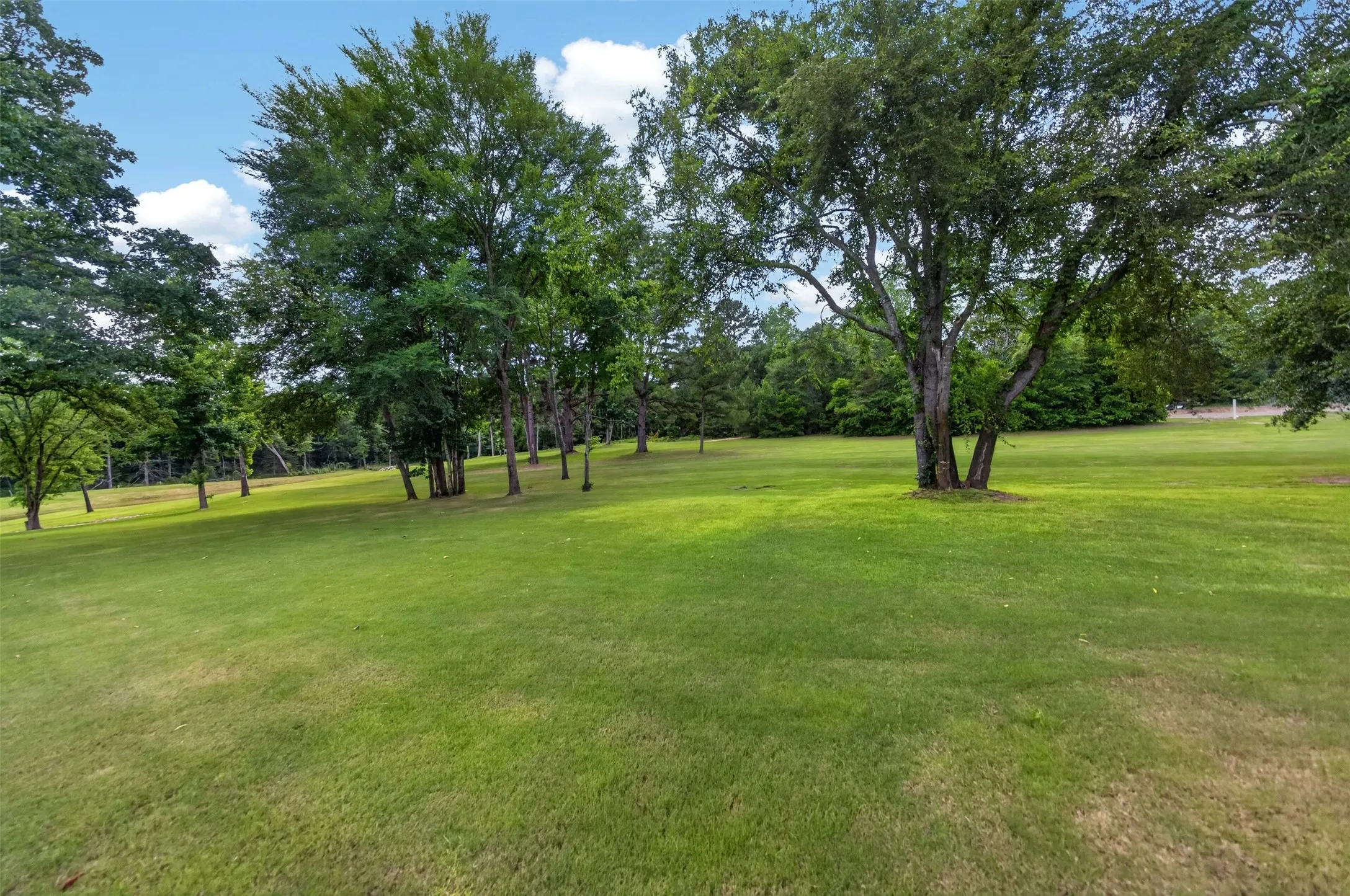 Single Family Residence For Sale in Smith County , 10255 County Road 137, Flint, Texas 75762, 3 Bedrooms, 4 Bathrooms, 2 Garage spaces, 2,880 Sqft, built in 2019, Price $1,790,000, mls#21344683, Real Estate Agent in Flint, Homes For Sale in Smith county, Homes For Sale in Flint, Realtor in Flint Texas, Real Estate Brokerage Independent Realty Texas, Luminita Cordes Realtor