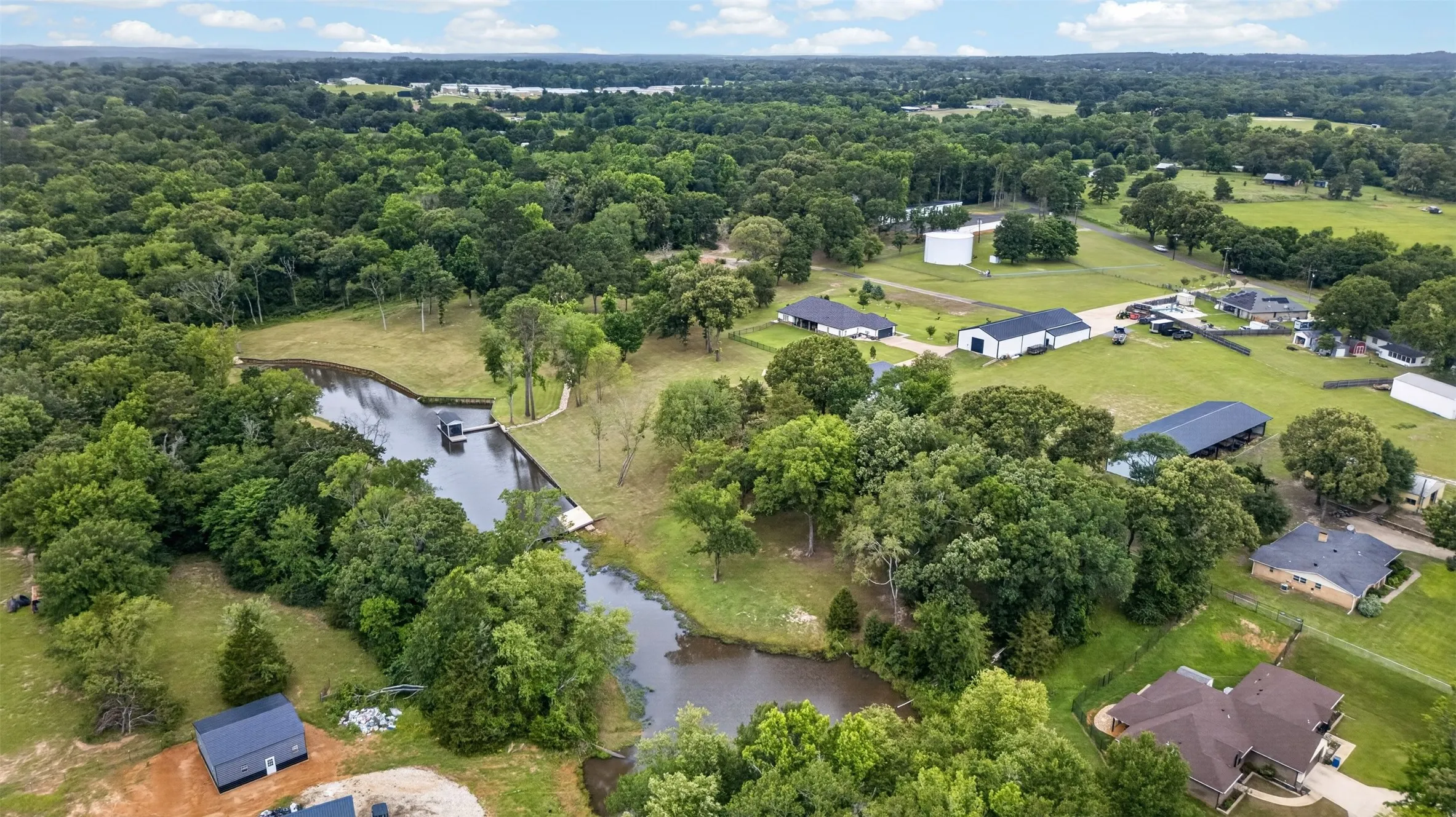 Single Family Residence For Sale in Smith County , 10255 County Road 137, Flint, Texas 75762, 3 Bedrooms, 4 Bathrooms, 2 Garage spaces, 2,880 Sqft, built in 2019, Price $1,790,000, mls#21344683, Real Estate Agent in Flint, Homes For Sale in Smith county, Homes For Sale in Flint, Realtor in Flint Texas, Real Estate Brokerage Independent Realty Texas, Luminita Cordes Realtor