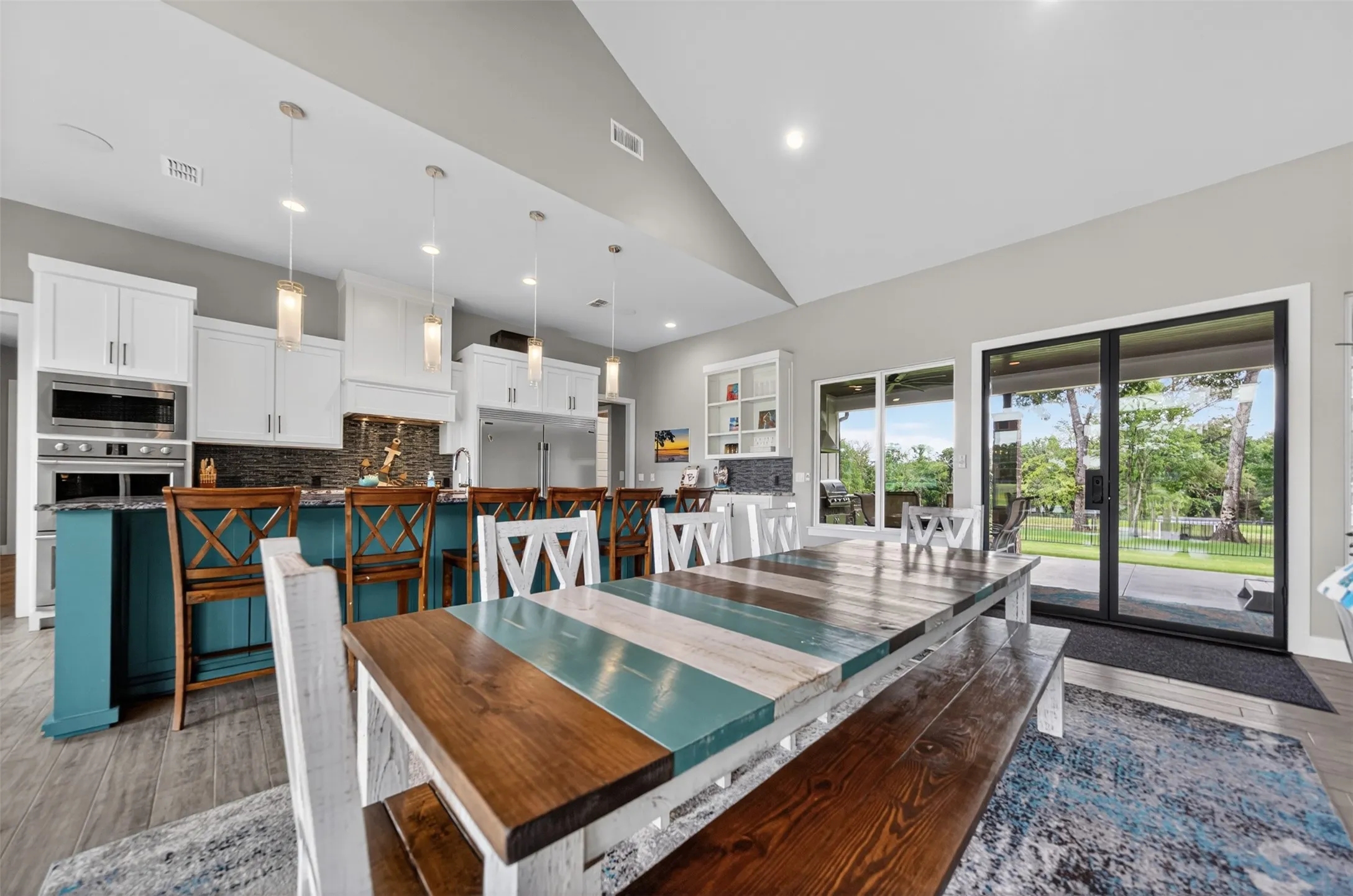 Single Family Residence For Sale in Smith County , 10255 County Road 137, Flint, Texas 75762, 3 Bedrooms, 4 Bathrooms, 2 Garage spaces, 2,880 Sqft, built in 2019, Price $1,790,000, mls#21344683, Real Estate Agent in Flint, Homes For Sale in Smith county, Homes For Sale in Flint, Realtor in Flint Texas, Real Estate Brokerage Independent Realty Texas, Luminita Cordes Realtor