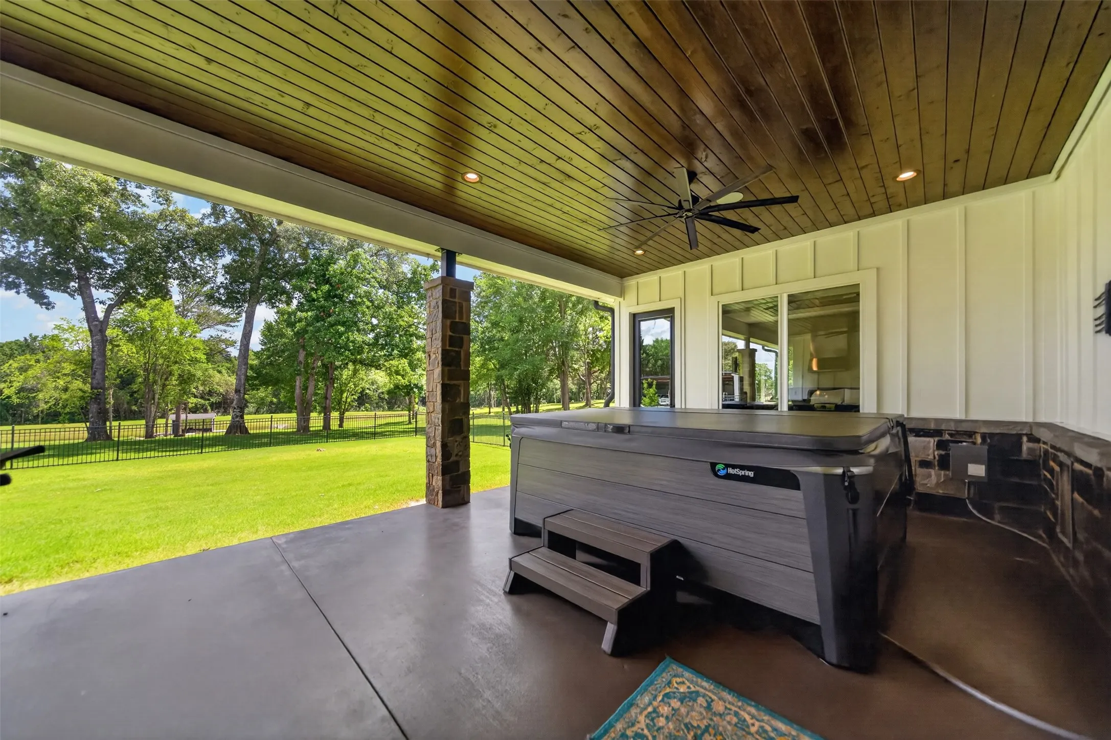 Single Family Residence For Sale in Smith County , 10255 County Road 137, Flint, Texas 75762, 3 Bedrooms, 4 Bathrooms, 2 Garage spaces, 2,880 Sqft, built in 2019, Price $1,790,000, mls#21344683, Real Estate Agent in Flint, Homes For Sale in Smith county, Homes For Sale in Flint, Realtor in Flint Texas, Real Estate Brokerage Independent Realty Texas, Luminita Cordes Realtor