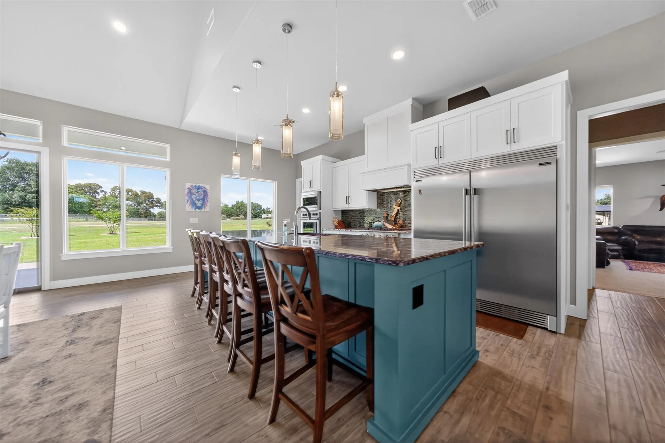 Single Family Residence For Sale in Smith County , 10255 County Road 137, Flint, Texas 75762, 3 Bedrooms, 4 Bathrooms, 2 Garage spaces, 2,880 Sqft, built in 2019, Price $1,790,000, mls#21344683, Real Estate Agent in Flint, Homes For Sale in Smith county, Homes For Sale in Flint, Realtor in Flint Texas, Real Estate Brokerage Independent Realty Texas, Luminita Cordes Realtor