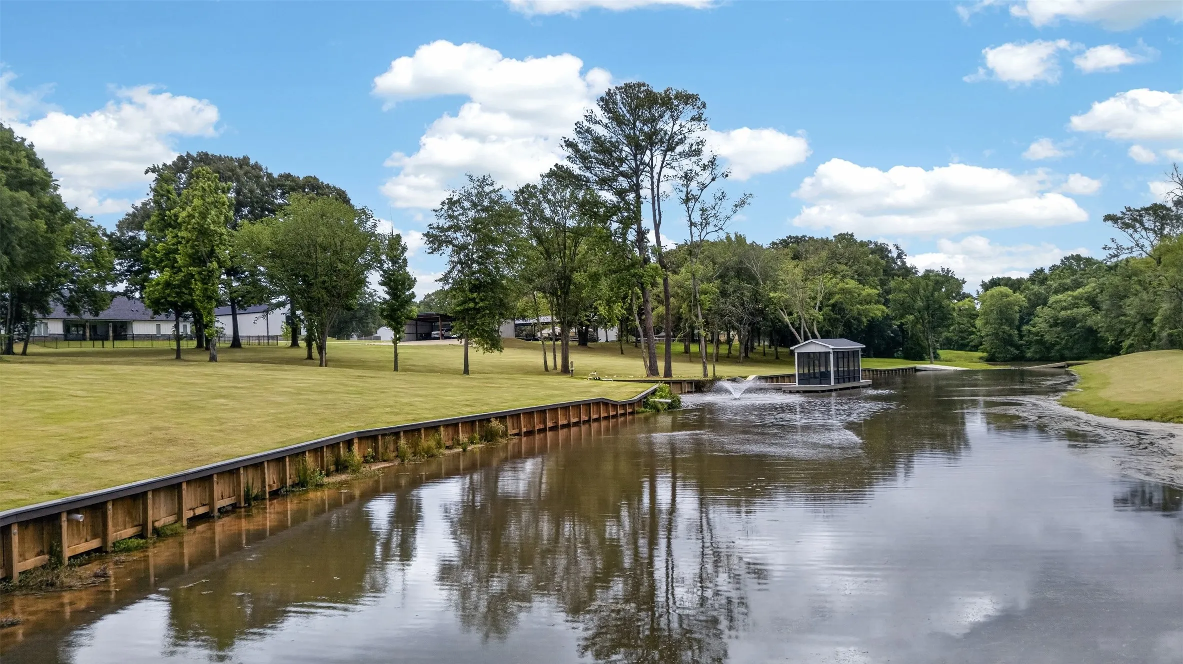 Single Family Residence For Sale in Smith County , 10255 County Road 137, Flint, Texas 75762, 3 Bedrooms, 4 Bathrooms, 2 Garage spaces, 2,880 Sqft, built in 2019, Price $1,790,000, mls#21344683, Real Estate Agent in Flint, Homes For Sale in Smith county, Homes For Sale in Flint, Realtor in Flint Texas, Real Estate Brokerage Independent Realty Texas, Luminita Cordes Realtor